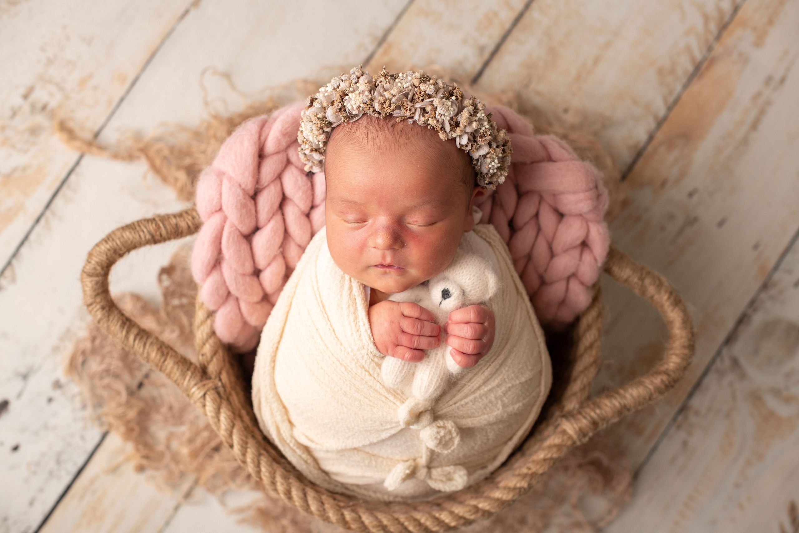 Newborn photoshoot. Newborn photographer Sacramento
