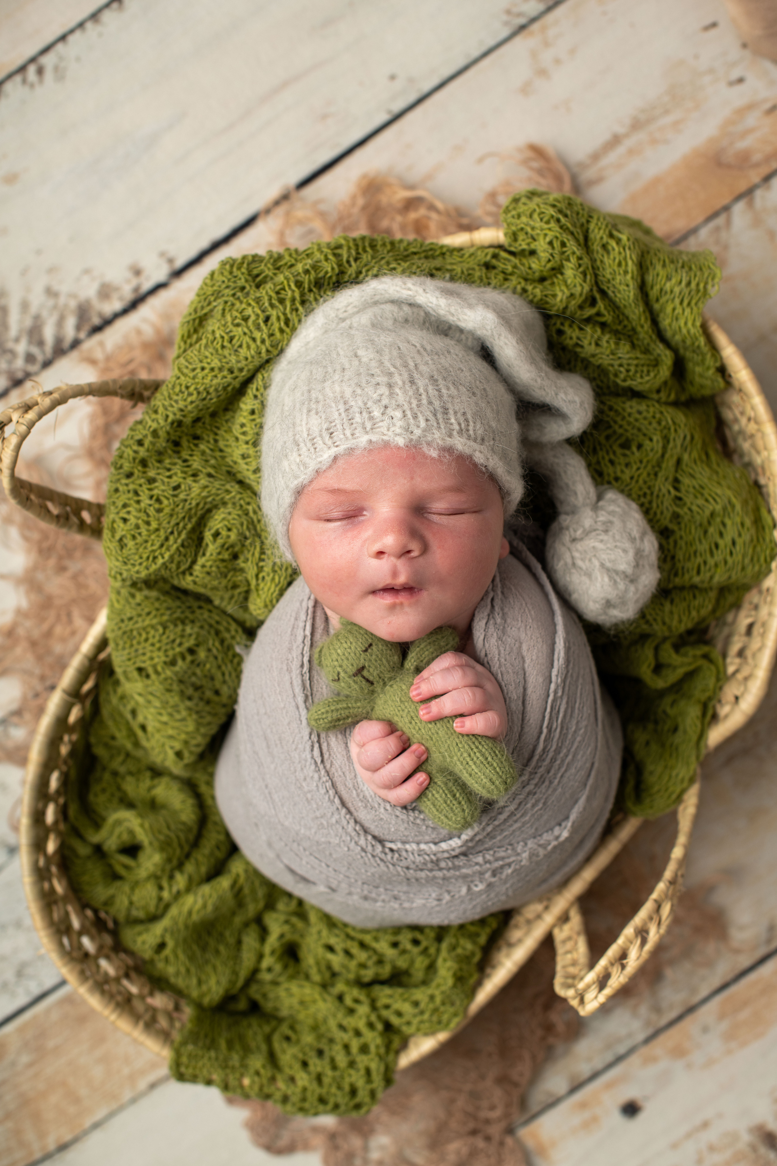 Maxwell Newborn photoshoot. Newborn photographer Sacramento