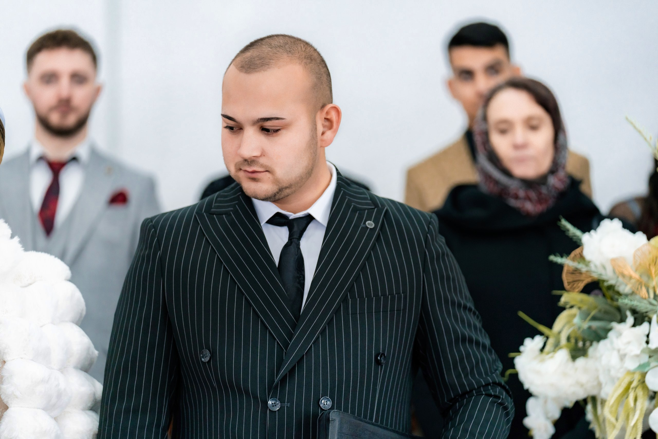 Fotograf nuntă Târgu Neamț – Samuel și Roxana, fotografie autentică realizată de AlinoFotoStudio 2. Fotograf nuntă Iași, Bacău, Suceava și Botoșani – Alin Chirilă surprinzând momente reale de nuntă 3. Fotografie de nuntă cu emoție și credință – AlinoFotoStudio, fotograf povestitor 4. Fotograf profesionist nuntă în Moldova – cadre naturale și pline de emoție 5. Alin Chirilă fotograf nuntă – poveste reală surprinsă prin fotografie 6. Fotograf nuntă cu stil documentar – momente autentice din ziua nunții Pregătiri mireasă acasă – fotografie naturală realizată de Alin Chirilă fotograf nuntă 8. Detalii din ziua nunții – fotograf nuntă Iași și Botoșani, AlinoFotoStudio 9. Emoții din dimineața nunții – fotograf profesionist Moldova 10. Cadre autentice din pregătiri – fotograf nuntă Suceava și Bacău Ceremonie religioasă nuntă – moment emoționant surprins de fotograf Alin Chirilă 12. Nuntă cu valori creștine – fotografie din biserică realizată cu discreție 13. Rugăciune și emoție în ziua nunții – fotograf nuntă Târgu Neamț 14. Legământ în fața lui Dumnezeu – fotografie de nuntă autentică 15. Fotograf nuntă biserică – momente sincere și pline de semnificație Petrecere de nuntă – cadre naturale realizate de AlinoFotoStudio 17. Bucurie și dans la nuntă – fotograf nuntă Iași și împrejurimi 18. Momente autentice de la restaurant – fotograf nuntă Bacău Suceava 19. Atmosferă de nuntă surprinsă discret – Alin Chirilă fotograf -AlinoFotoStudio – fotograf nuntă cu abordare naturală și emoțională 21. Alin Chirilă fotograf – povestitor prin fotografie de nuntă 22. Fotograf nuntă în Moldova – stil documentar și autentic 23. Fotografie de nuntă sinceră și elegantă – AlinoFotoStudio- Fotograf nuntă Iași Bacău Suceava Botoșani – Alin Chirilă AlinoFotoStudio 26. Fotograf nuntă Târgu Neamț și Moldova – fotografie profesională de eveniment 27. Fotograf nuntă cu valori creștine și stil documentar – AlinoFotoStudio - Alin Chirilă – AlinoFotoStudio Fotograf nuntă Iași • Bacău • Suceava • Botoșani - Samuel & Roxana, Târgu Neamț -Momente reale, trăite sincer și păstrate pentru totdeauna.