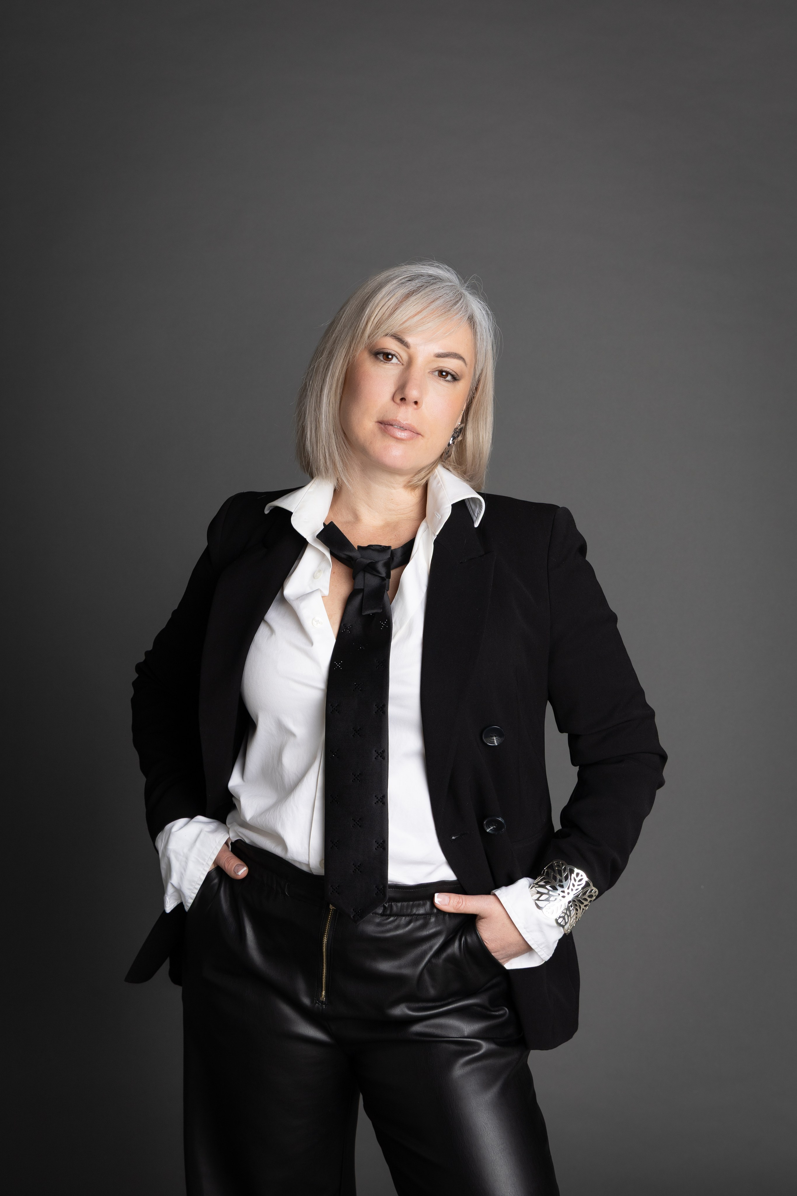 Séance photo en studio à Albi pour Élodie ✨📸. Photographe de mariage et de portrait dans le Tarn, Toulouse et en Occitanie