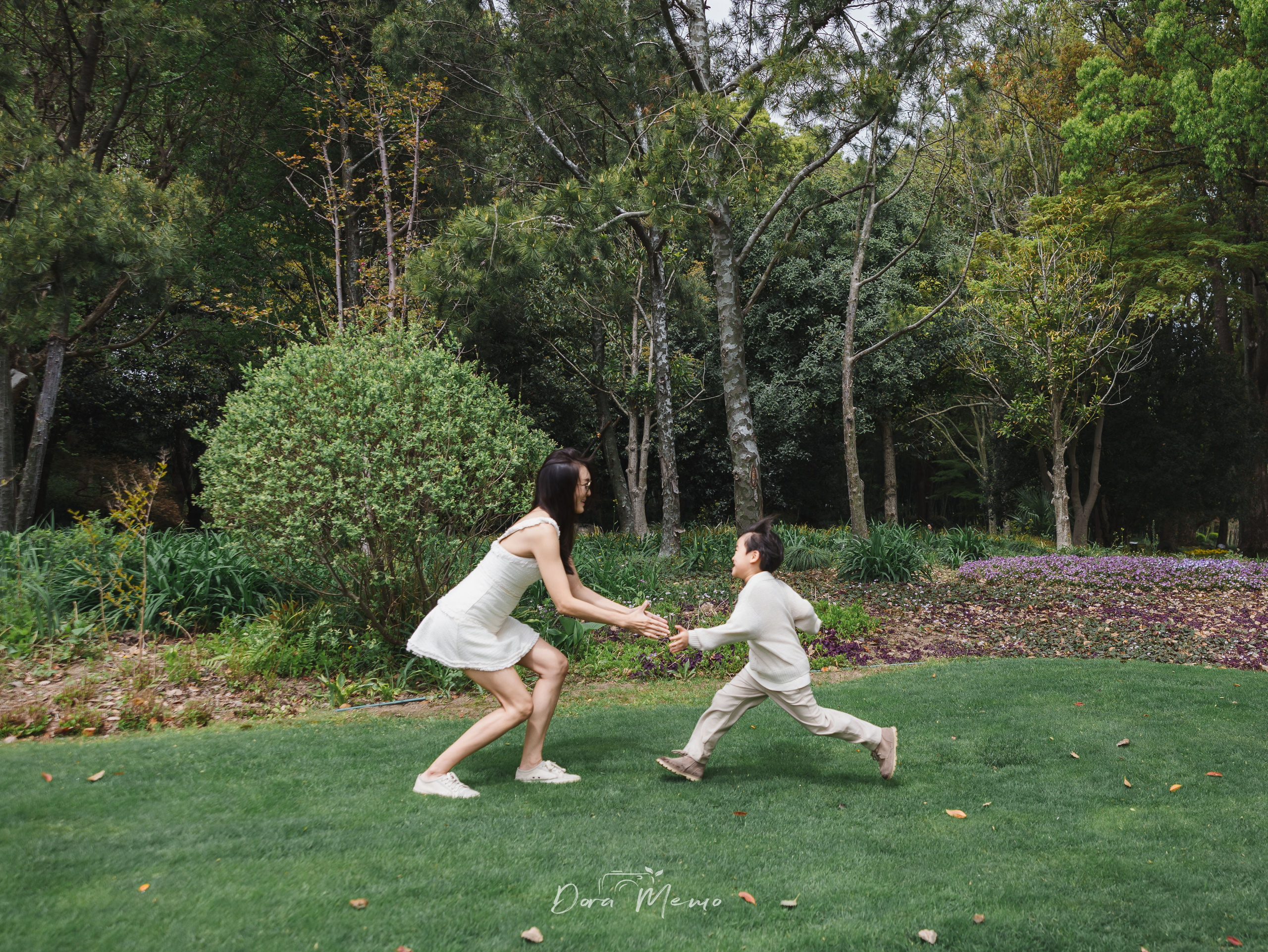 Shanghai Family Photography — A Singapore Family’s Sping Park Session
