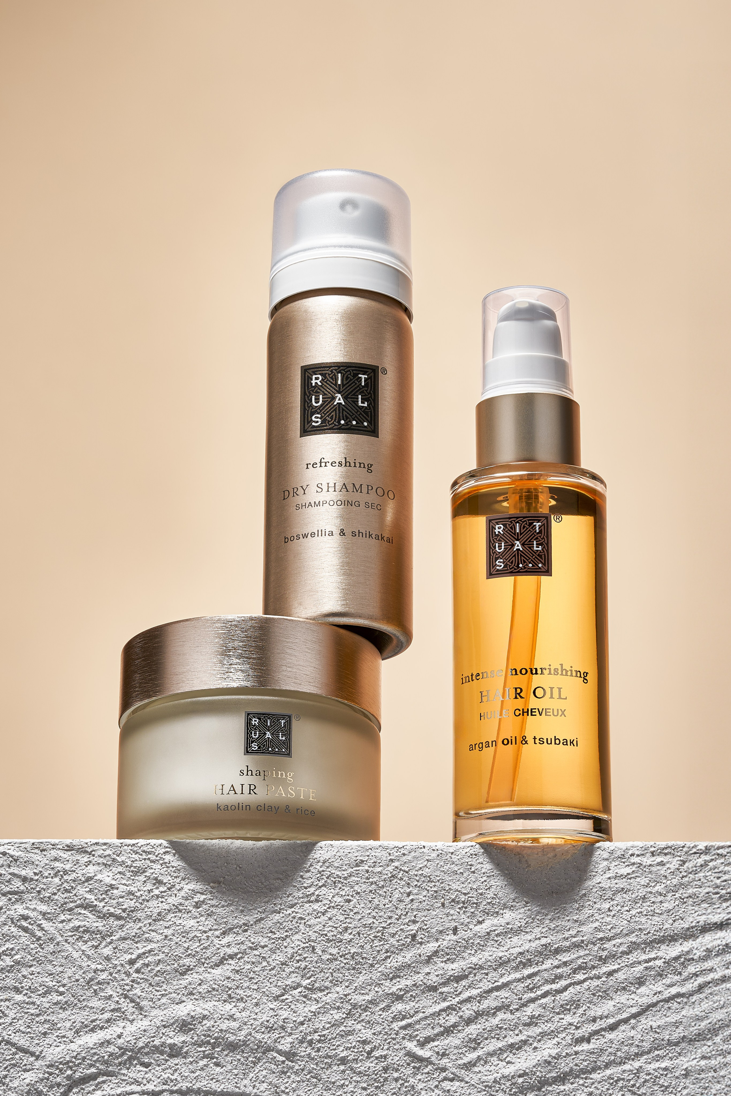 Configuración de fotografía publicitaria profesional con iluminación y cámara