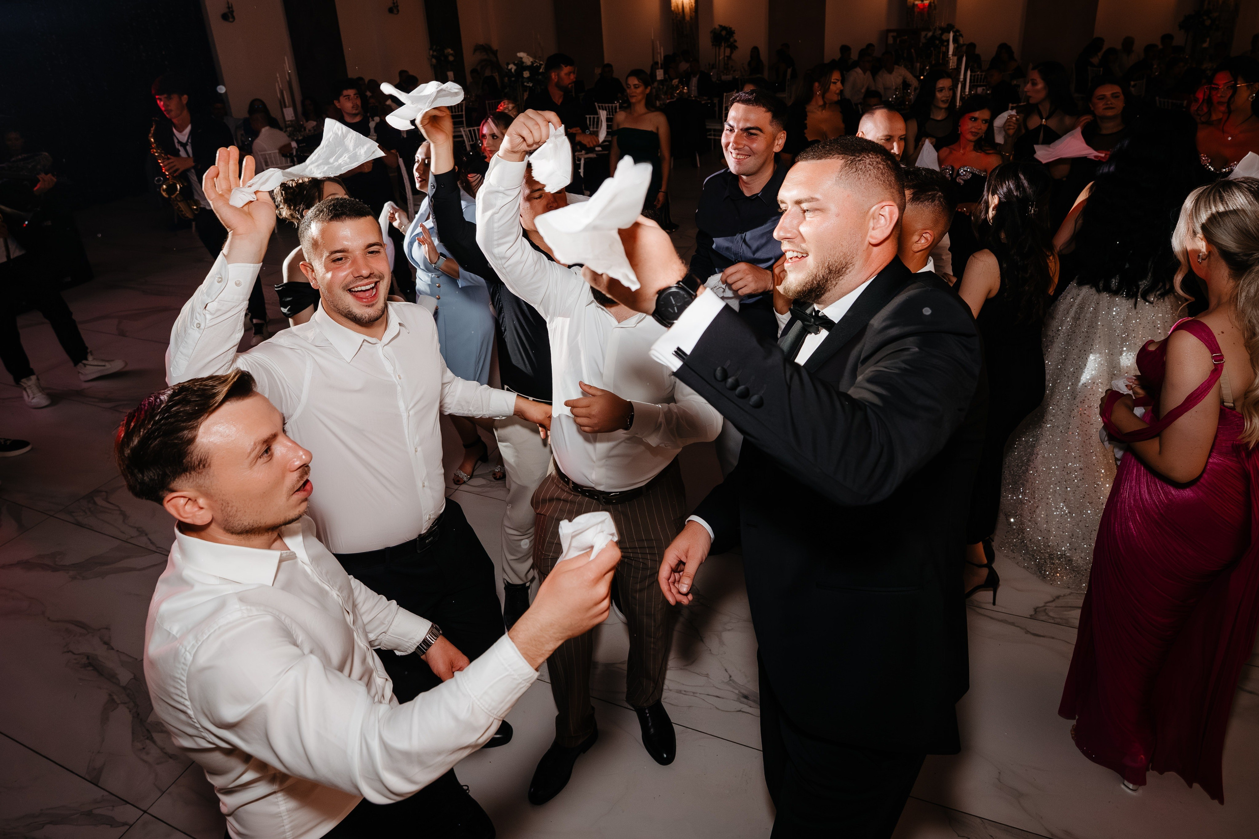 Catalina & Remus. Raw Studio. Fotograful tau de nunta!