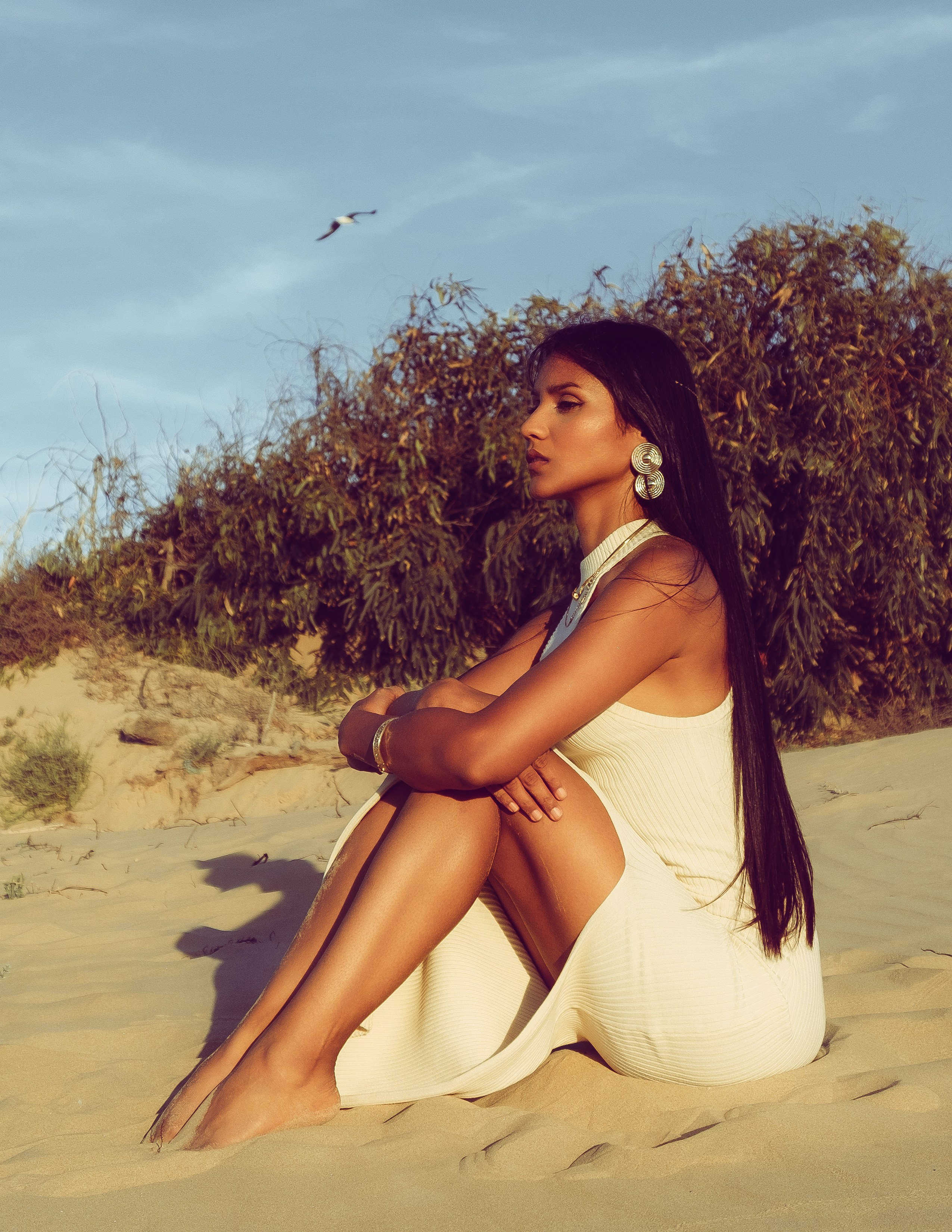 Romantic Portrait by the Sea: Sunset Shoot in Guardamar — Photographer Andrey Lukovnikov