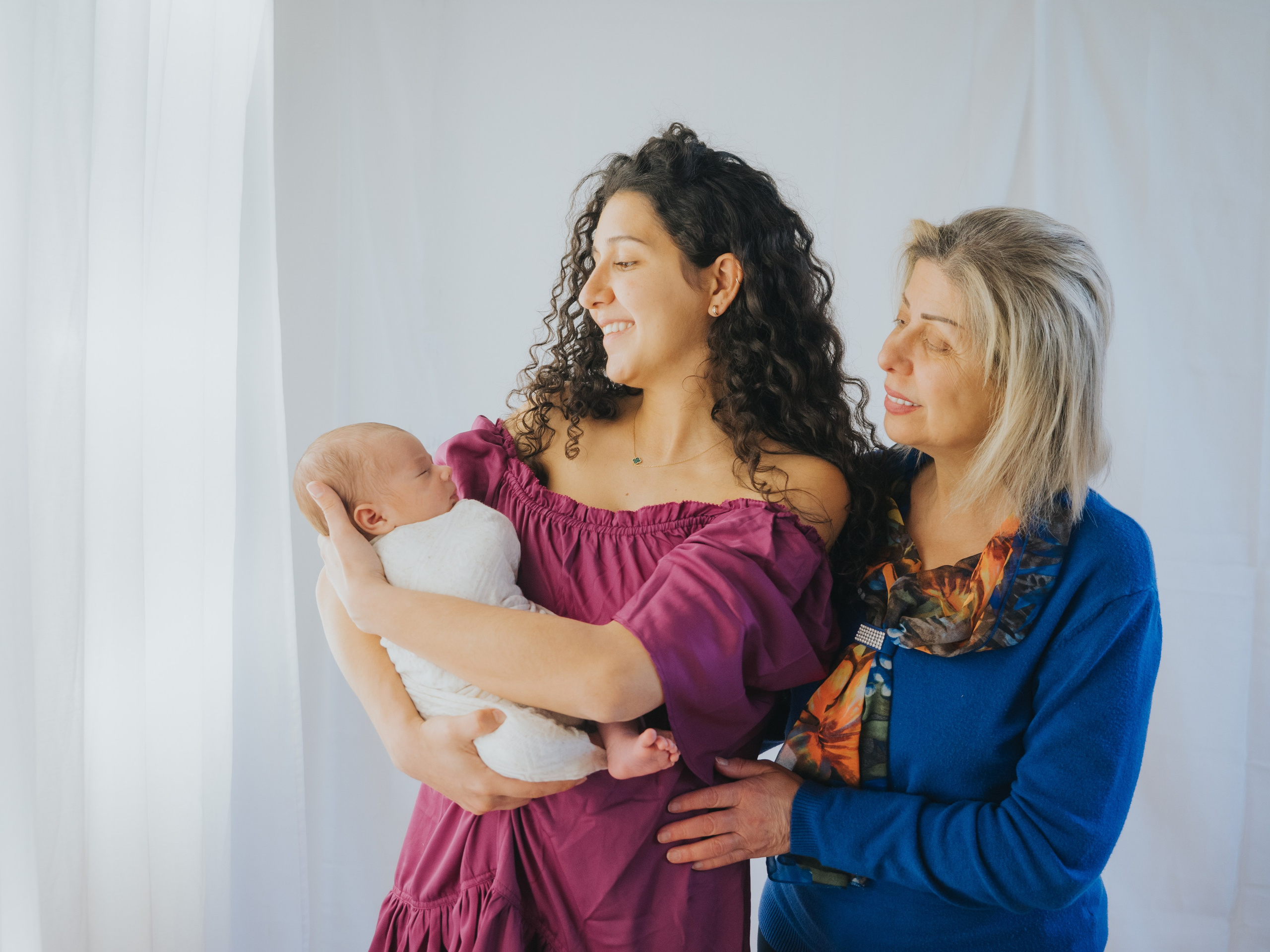 Newborn. Mimosa Studios — Motherhood & Family Photographer in Montreal