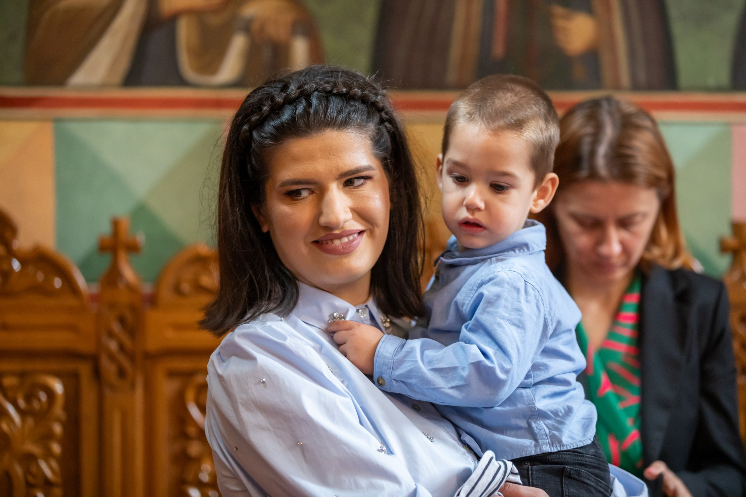 fotograf botez , fotografie botez Botoșani, fotograf Alin Chirilă, amintiri botez, fotografii botez, botez Miruna Parascheva, fotograf copii, fotografie botez în Botoșani-alt="botez , fotografie botez Alin Chirilă, amintiri botez, fotografii emoționante botez Botoșani"-- fotografii-botez-bebelus- amintiri-botez-micuț- moment-sfânt-crestinare- fotografie-emotionanta-botez- detalii-botez-bebelusi- parinti-fericiti-la-botez- fotograf-botez-profesionist- botez-in-biserica-ortodoxa- micuț-botezat-cu-emoție- zâmbete-și-lacrimi-la-botez- bebeluș-la-cristelniță- decor-botez-colorat- botez-cu-dragoste-și-credință- emotie-pura-la-botez- fotograf-botez-botosani- botez-iasi-suceava-fotograf- amintiri-nepretuite-botez-- Preotul ținându-l pe micuțul Mathias Gabriel la botez, în biserica Înălțarea Domnului, Copălău - Detalii de la botezul lui Mathias – lumânare, trusou și icoană - Familia lui Mathias Gabriel alături de micuț, în ziua botezului - Portret emoționant cu mama și bebelușul în brațe, în biserică,fotograf profesionist evenimente Botoșani, Iași, Suceava, Fălticeni, Bacău, Pașcani, Roman - AlinoFotoStudio by Alin Chirilă - servicii foto nuntă, botez, cununie, ședințe foto creative, albume personalizate, fotografii emoționante și calitative pentru cele mai importante momente din viață,fotograf nuntă Botoșani Alin Chirilă, ședință foto botez Iași - AlinoFotoStudio, servicii fotograf profesionist evenimente Suceava, fotograf cununie civilă Fălticeni - Alin Chirilă, album foto nuntă personalizat Bacău.“Bebeluș botezat în biserică, ținut în brațe de nași” • “Detaliu cu lumânarea de botez decorată cu flori albe” • “Părinți emoționați alături de copilul lor la ceremonia de botez” • “Masa festivă de botez cu decor tematic și tort personalizat” • “Momentul în care preotul toarnă apă sfințită pe fruntea bebelușului” “Bebeluș în rochie albă de botez, zâmbind în brațele mamei” • “Detaliu cu cruciulița de botez așezată pe o pernă de satin” • “Părinți și nași aprinzând lumânările în timpul ceremoniei de botez” • “Tort de botez decorat cu figurine tematice și numele copilului” • “Copil botezat dormind liniștit în pătuțul decorat festiv” • “Momentul în care preotul binecuvântează copilul în fața altarului” • “Invitați adunându-se în jurul mesei festive la petrecerea de botez” • “Bebeluș ținând în mână o jucărie personalizată primită la botez” • “Familie fericită pozând împreună după ceremonia de botez” • “Decor tematic cu baloane și flori la locația petrecerii de botez” fotograf Botoșani fotograf evenimente fotograf botez Alin Chirila fotograf alinofotostudio.fotograf botez Amelis Maria, fotografie botez Botoșani, fotograf Alin Chirilă, amintiri botez, fotografii botez, botez Amelis Maria, fotograf copii, fotografie botez în Botoșani,
