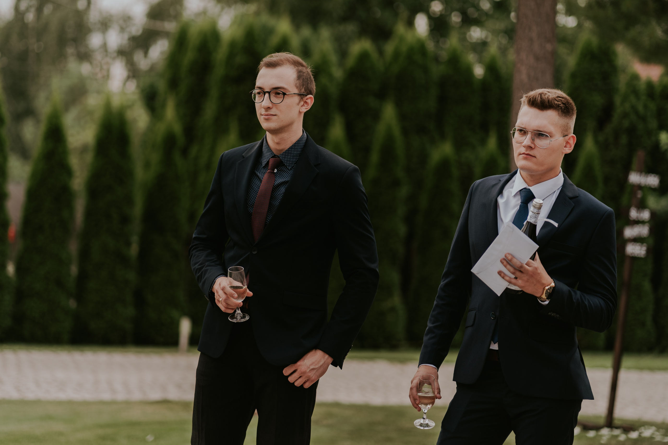 Dwór Wierzbno: plenerowy ślub pod wierzbą. Karkowskafoto - fotografia miłości