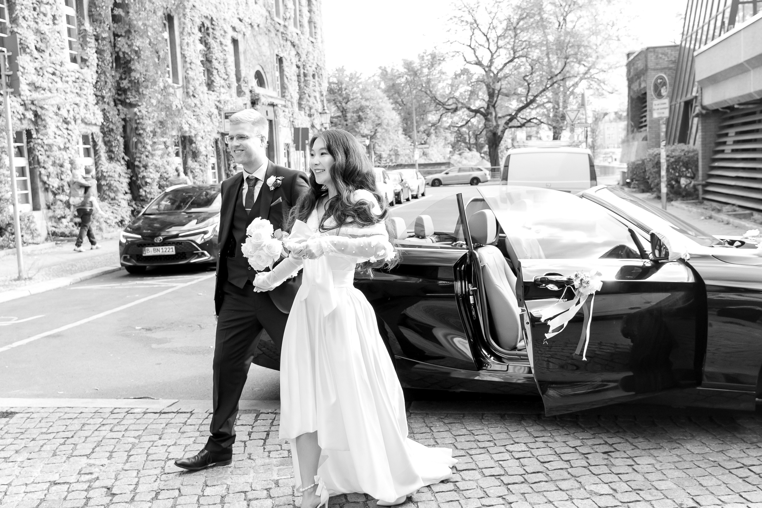 Eine intime Feier vor der großen Hochzeit: Solongo und Victor im Standesamt Spandau. Hochzeitsfotografie in Berlin Nataliia Schütze