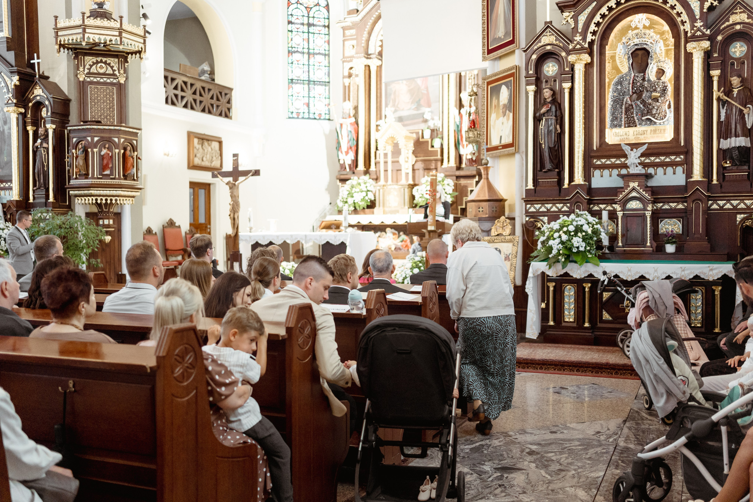 Reportaż z okazji Chrztu Świętego w Łodzi. Fotograf Łódź - sesja ciążowa, noworodkowa, dziecięca. Studio w Łodzi