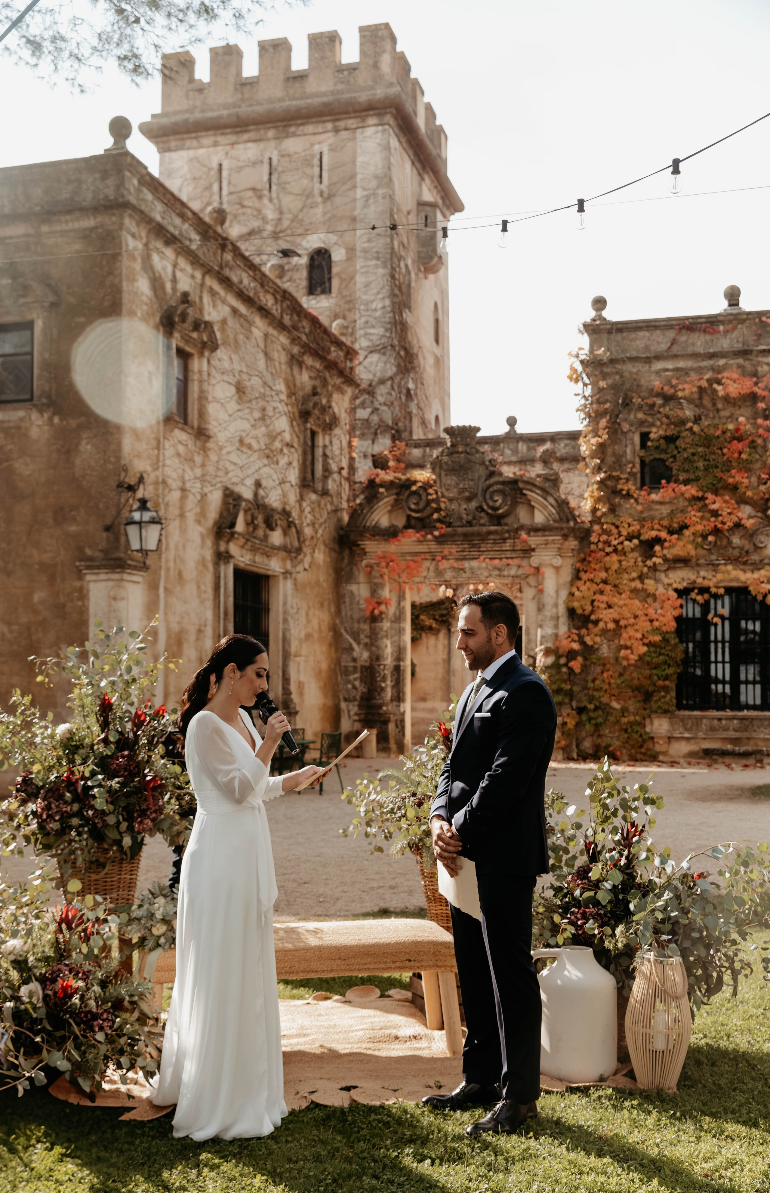 Ceremonia civil de boda en Finca Torrefiel con decoración de otoño