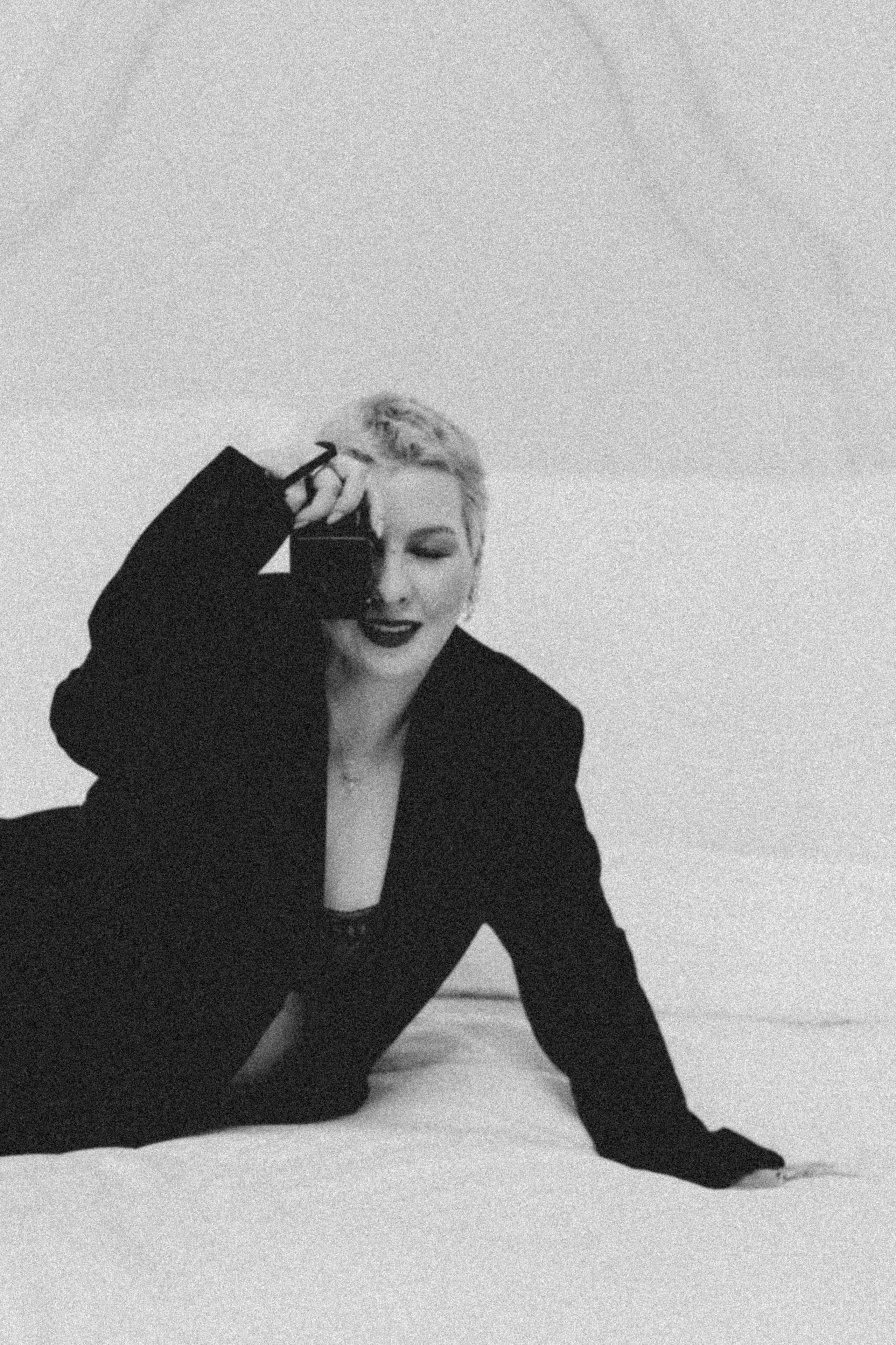 Luxury Boudoir Photography NYC | Four Seasons Hotel Photo Sessions. Videographer and photographer in New York // MAKAROV.VIDEO