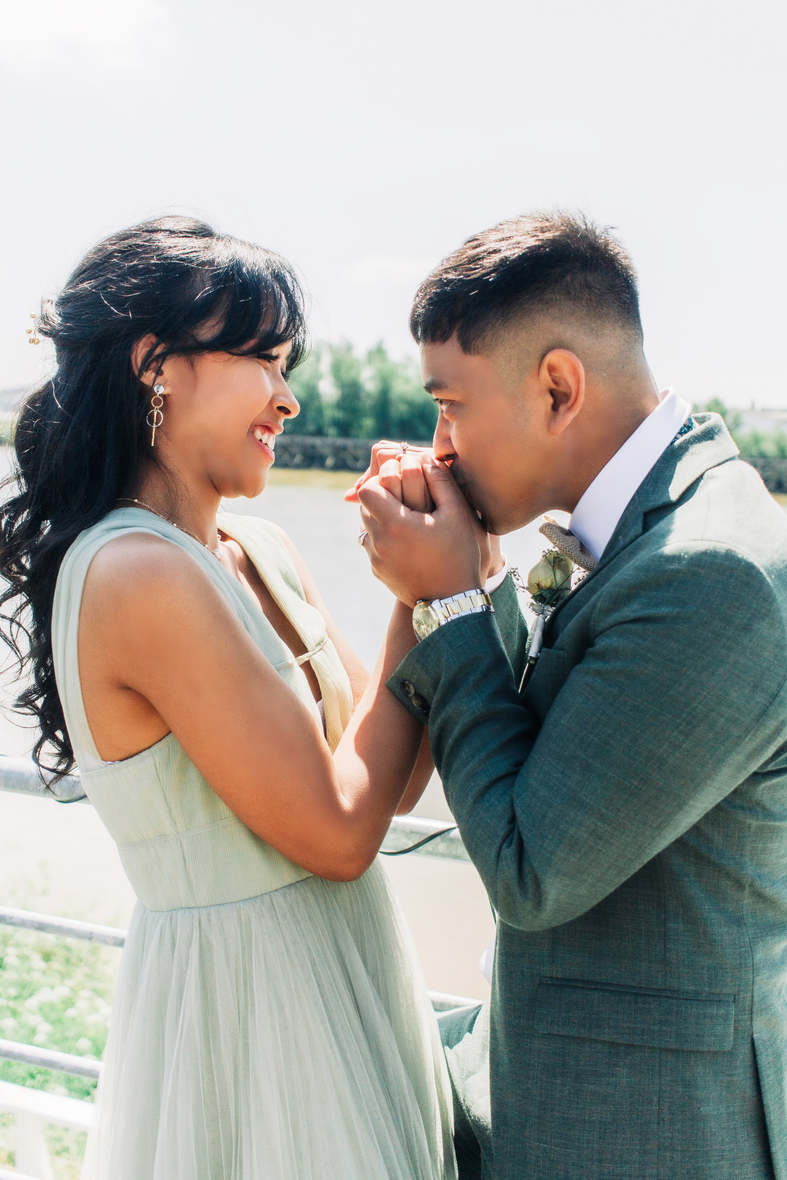 Mariage de Ny & Hasina vue la Loire. Photographe professionnelle à Poitiers, Tours et Châtellerault | Studio photo entre Poitiers et Tours – portraits, familles, entreprises, ma