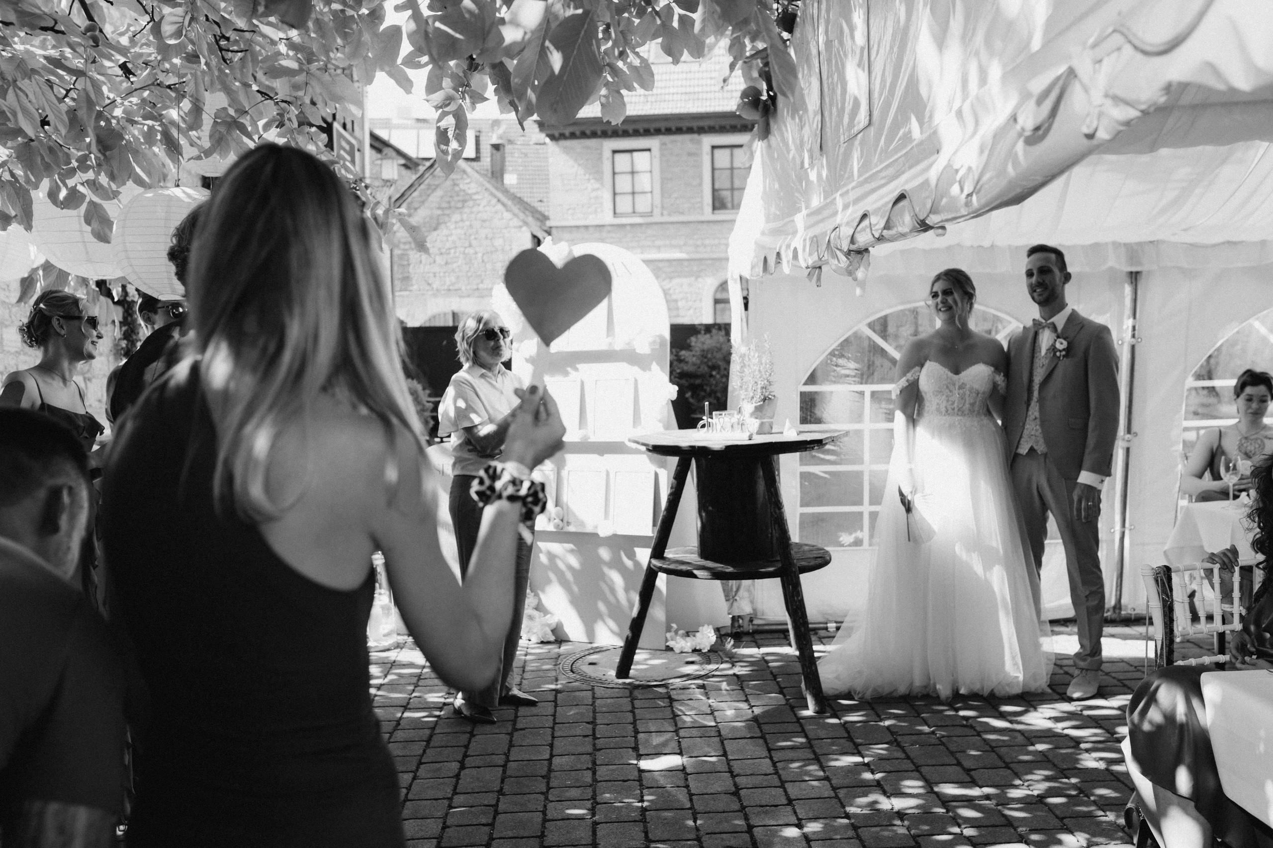 Freie Trauung Lara & Yannick | Landhaus Odaia | Fotograf Würzburg. Anna Saribekyan – Beste Hochzeitsfotografin in Würzburg, Top 10 in Deutschland