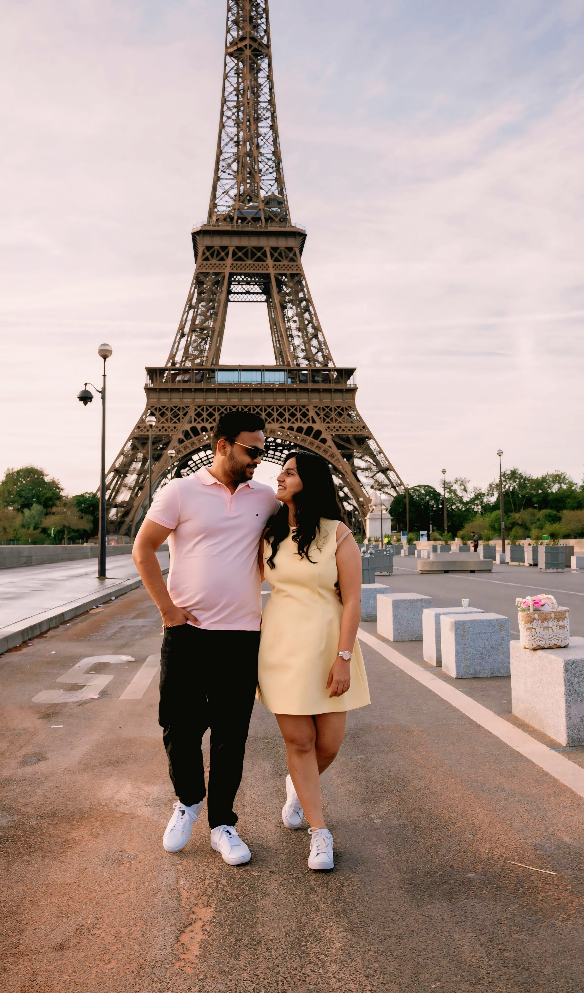 Street photoshoot in Paris. Alina Tagzieva- a photograper in Paris