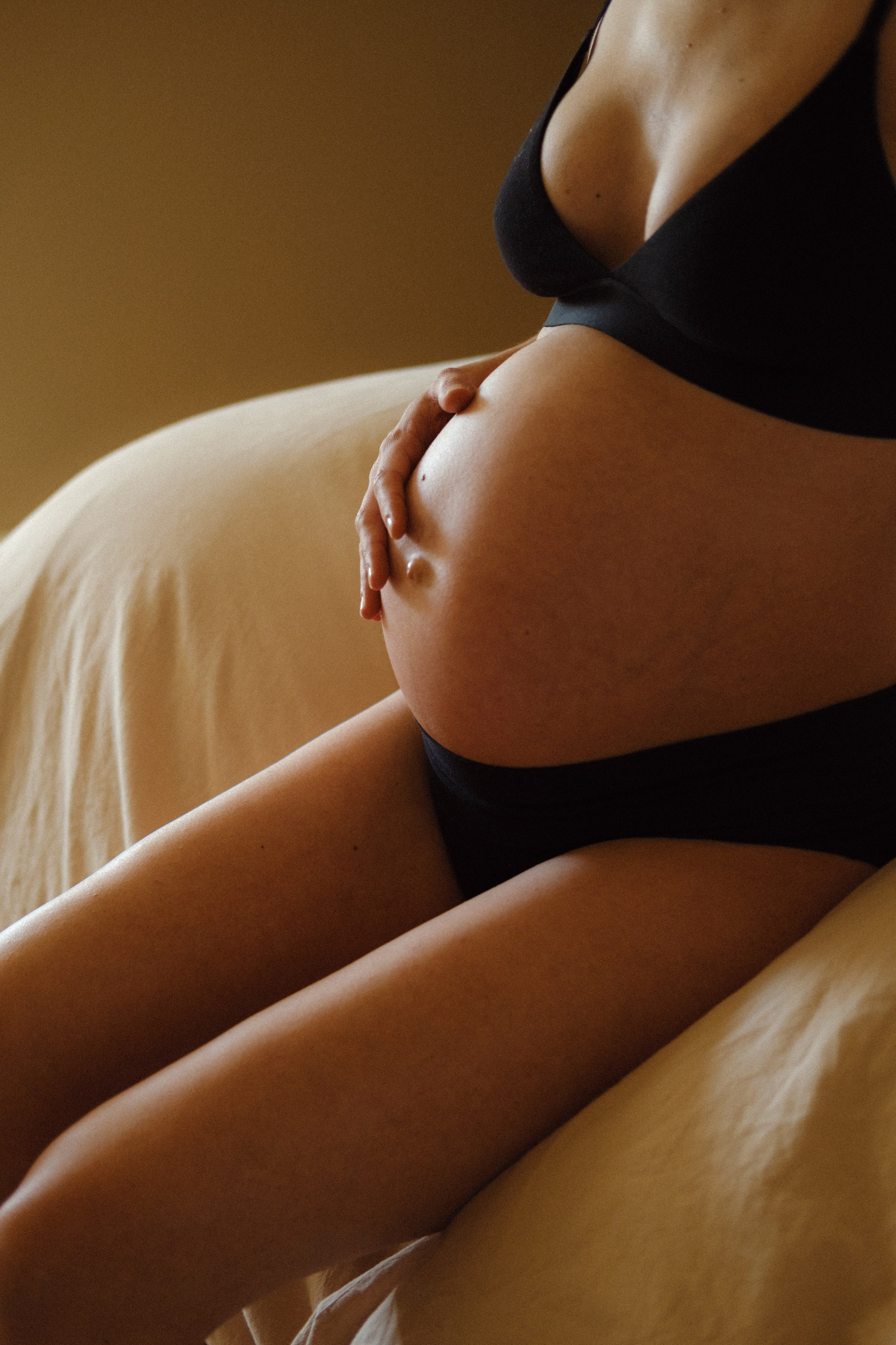 Maternity Photography Portfolio | Artistically capturing pregnancy in Richmond, VA. Family Photographer Richmond VA | Anna Dobrovolskaia