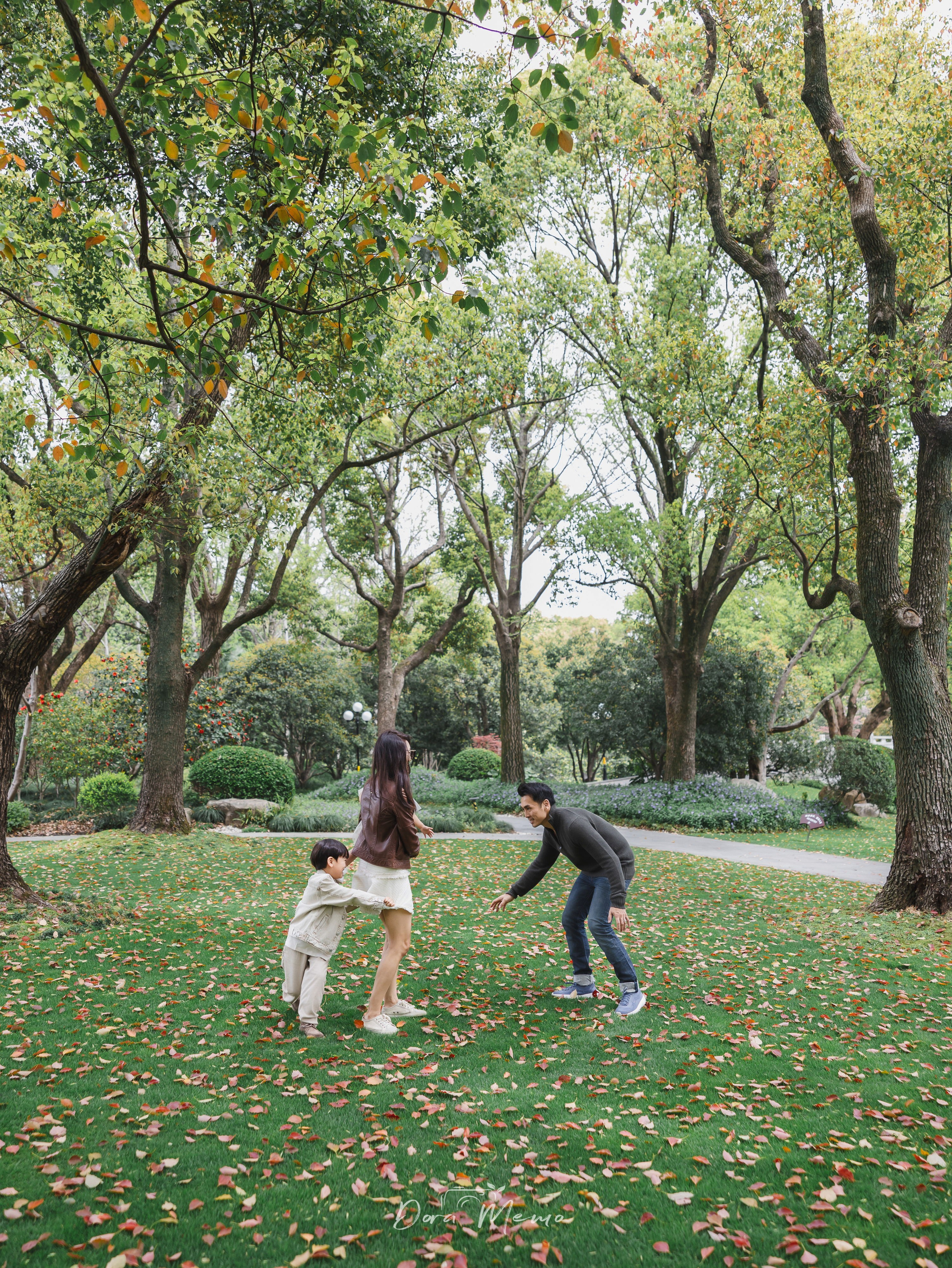 Shanghai Family Photography — A Singapore Family’s Sping Park Session