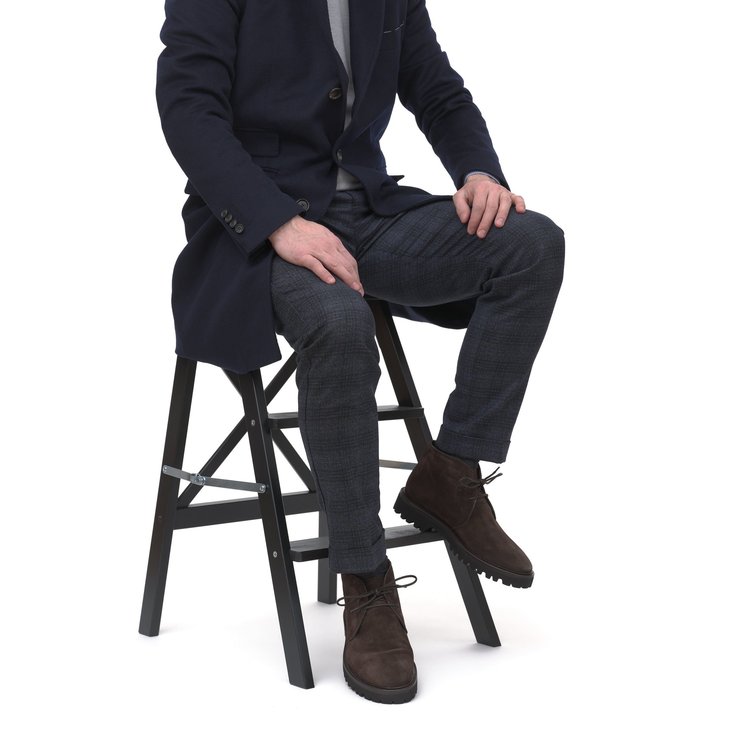 Fotoshooting im Studio mit Model – Modefotografie für Marken | Sartale Studio Wien. Studio Sartale