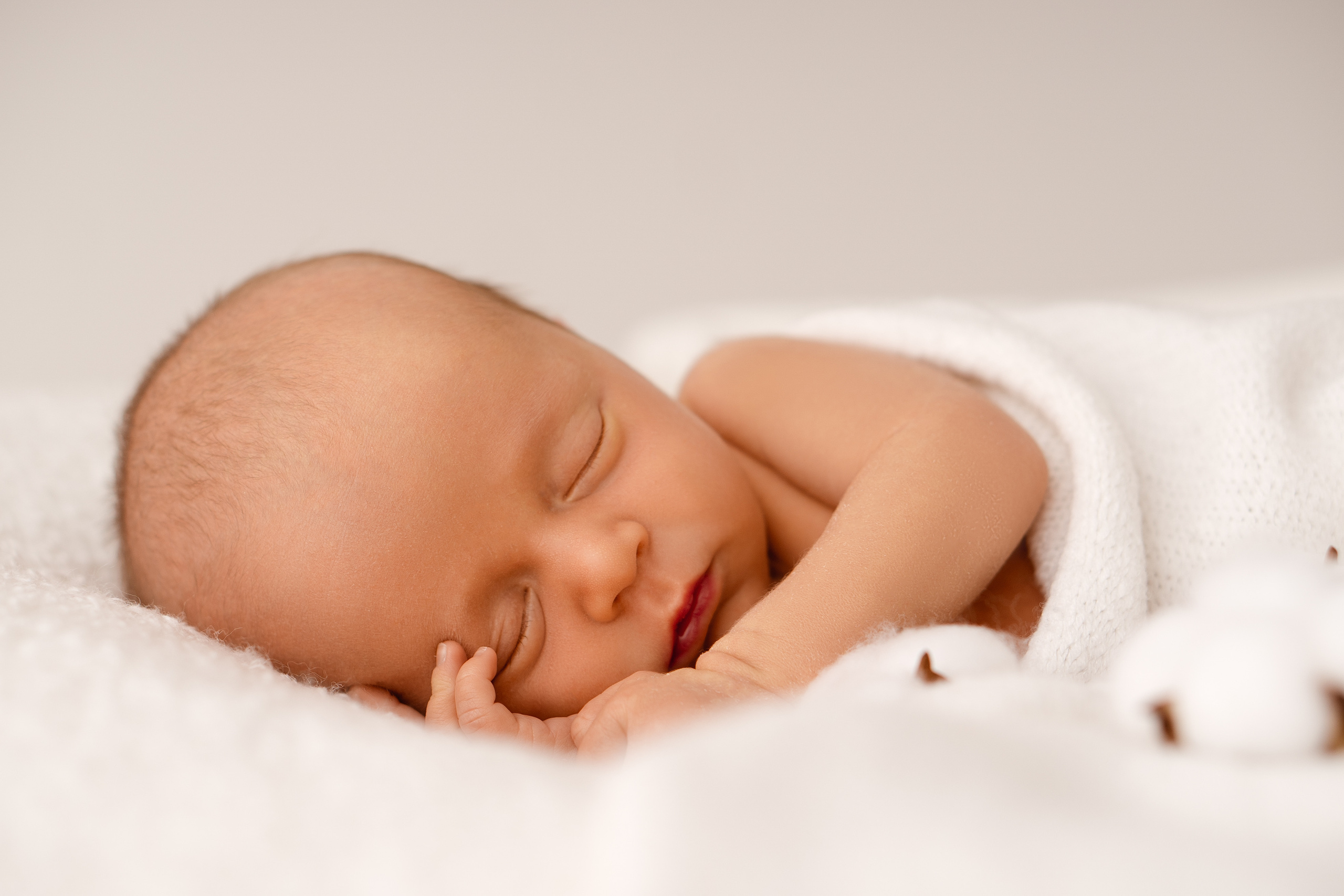 Sesja noworodkowa w studio fotograficznym w Łodzi.