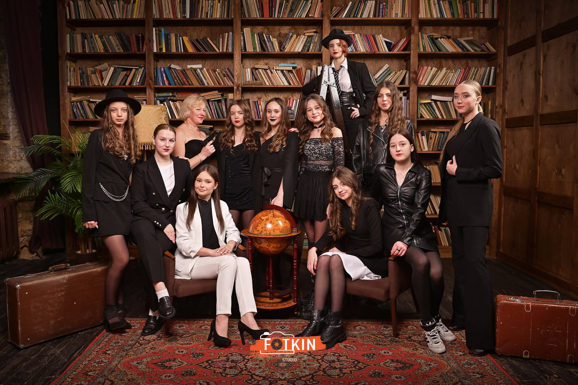 Випускні альбоми для 9- 11 класів Дніпро. Випускні альбоми фотокниги Київ та Дніпро