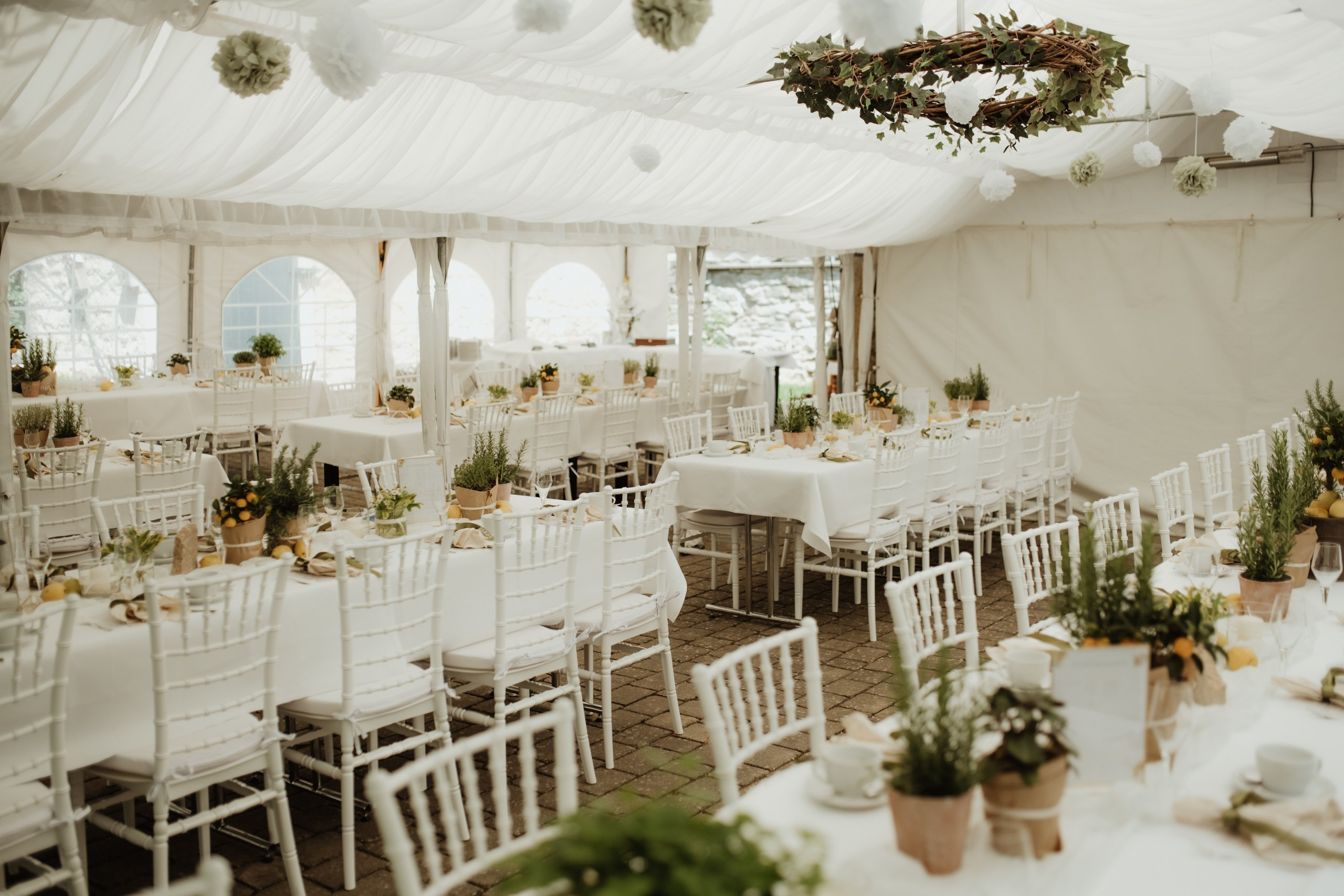 Freie Trauung Lara & Yannick | Landhaus Odaia | Fotograf Würzburg. Anna Saribekyan – Beste Hochzeitsfotografin in Würzburg, Top 10 in Deutschland