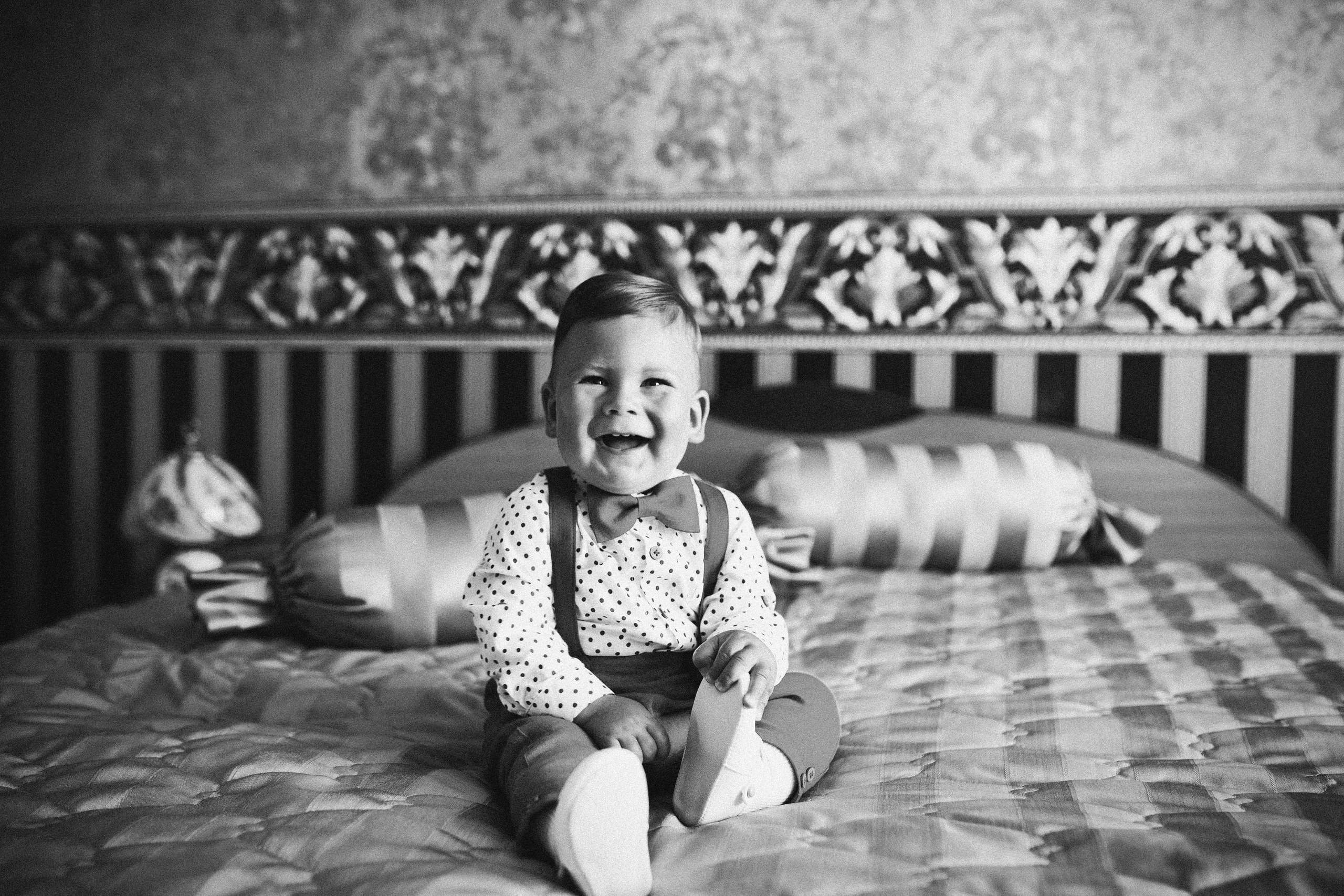Krikštynos, krikštas, krikštynų fotosesija, ceremonija, bažnyčia krikštynų pasiruošimo fotografavimas. Krikštynų fotografas Vilnius Trakai kaina krikštynų fotografavimas fotografė personal.lt photogrpahy kainos šeima, vaikai profesionali natūrali meninė reportažinė klasikinė fotosesija, krikštynų fotosesija gamtoje