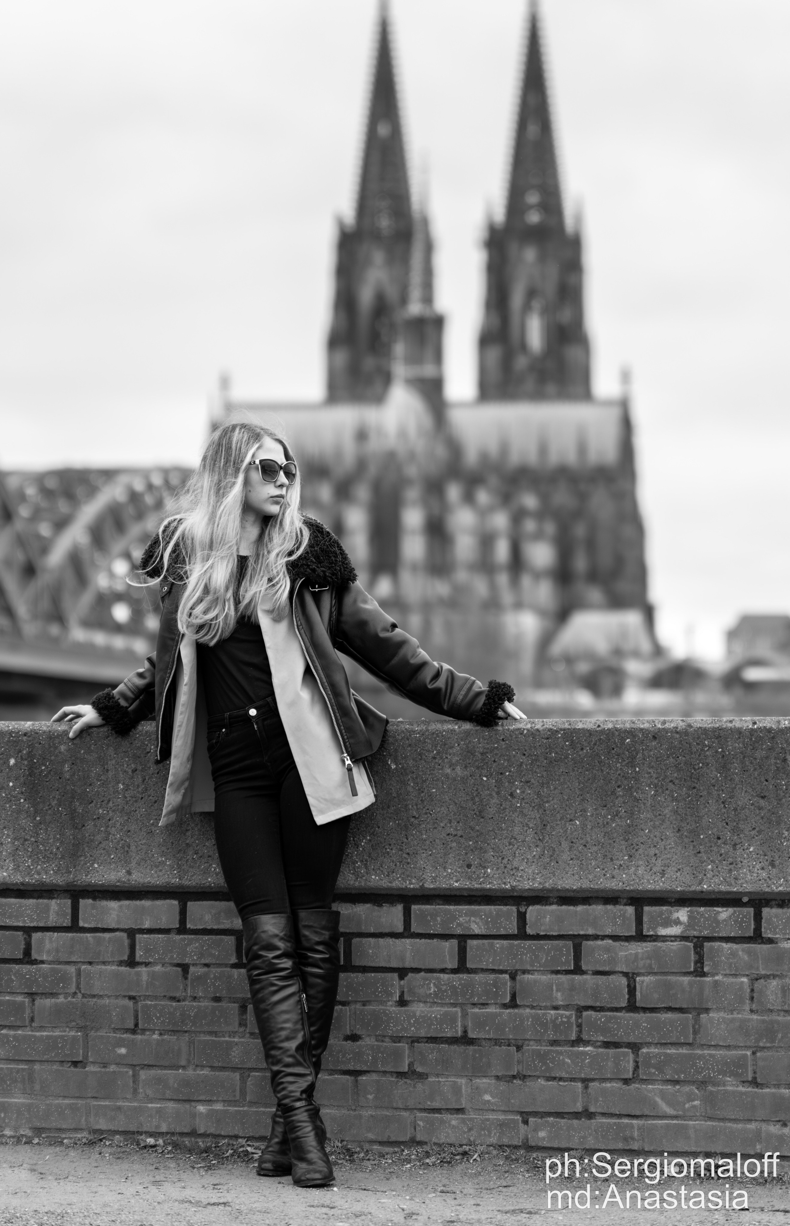 B&W Street Fashion in Cologne: Office & Urban Portrait | serega.com.ua