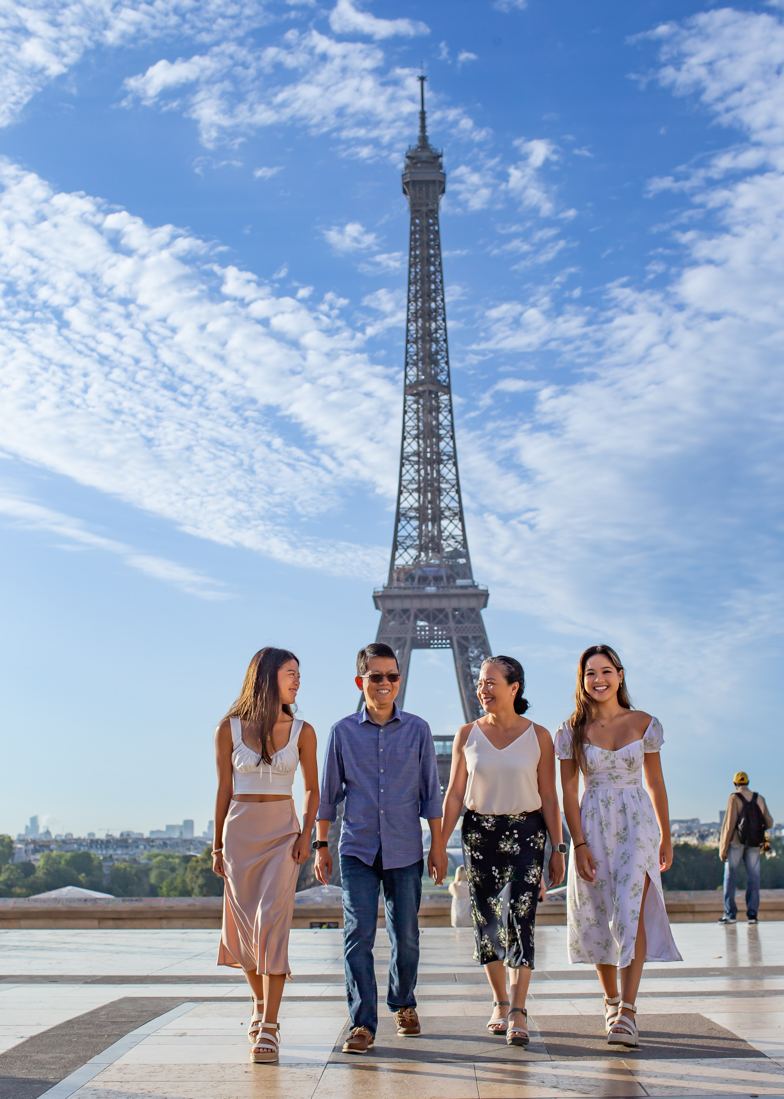 Paris Family Photographer — Artistic Family Photo & Video Experiences with Liya. Photographe à Paris