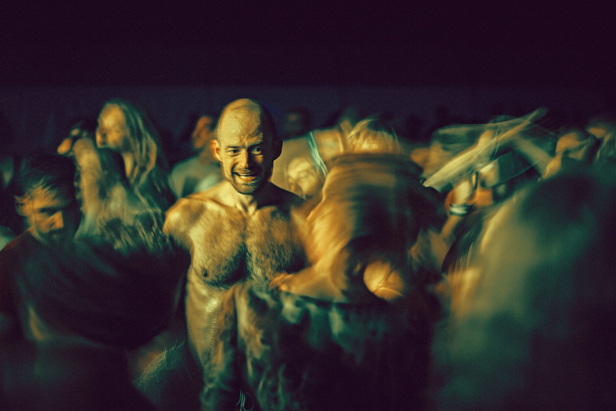 Portrety Ludzi, zrobione na Festiwalach Świadomościowych i Muzycznych: Dharma, ZIELONE KRĘGI, Wibracje, FRUŃ, Organic, Turkusowa Wyspa. Andriej Szypilow - Fotografia & Wideografia