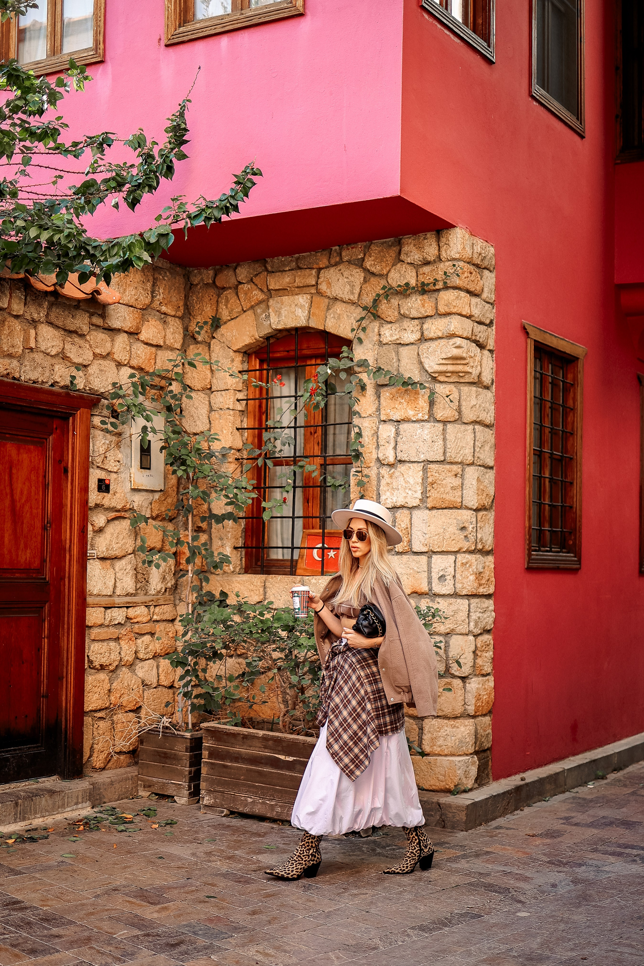 Photoshooting in old town of Antalya. Photographer in Turkey, Antalya, Kemer, Belek, Side, Kas, Fethiye