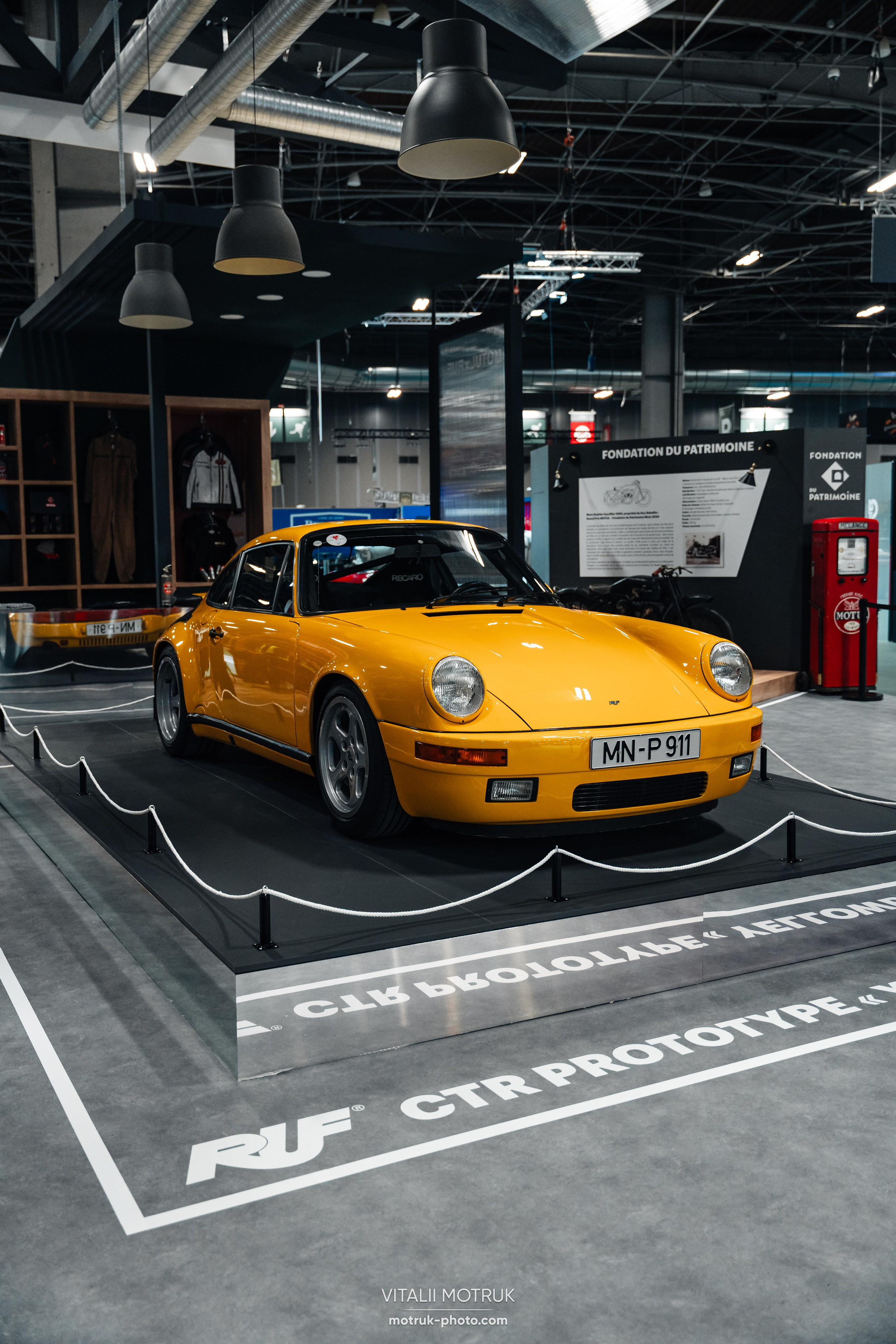 Retromobile-2024. Photographe de voitures à Paris — Vitalii Motruk