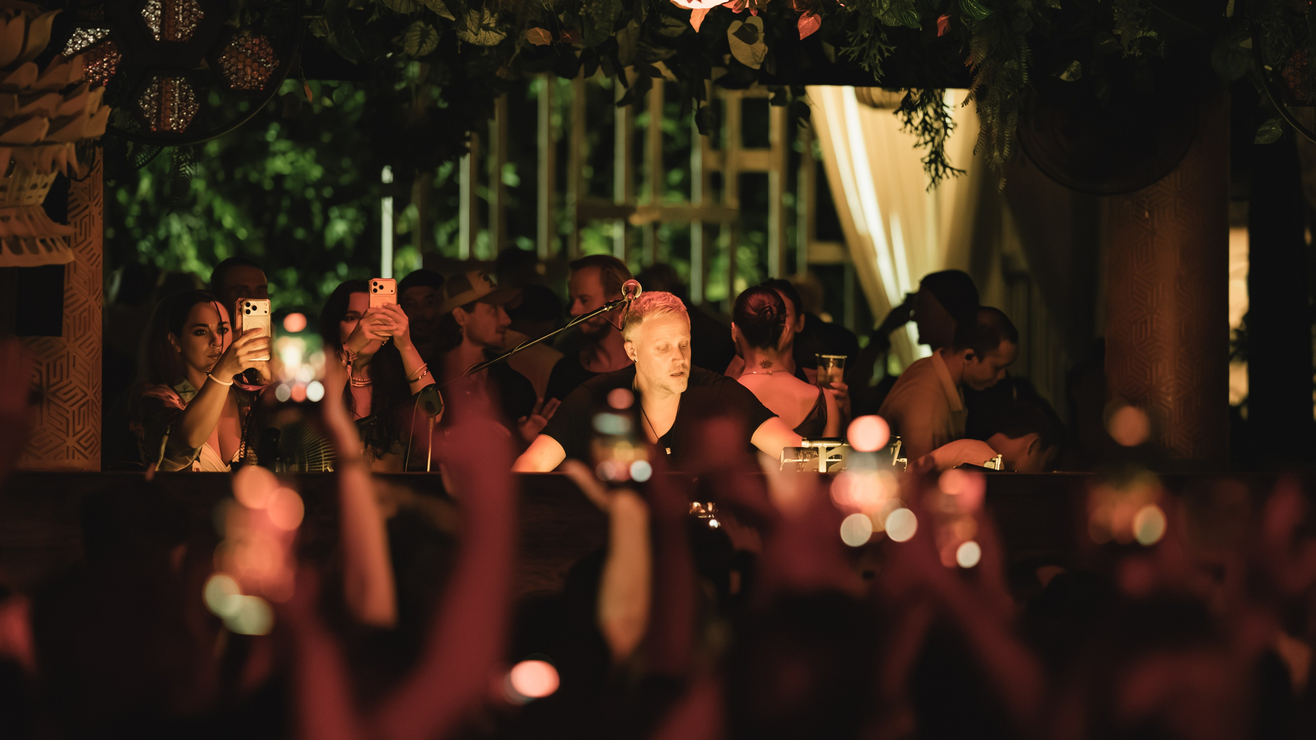 Jan Blomqvist, Damian Lazarus, Ame DJ performance in Savaya, Bali. Коммьюнити фотограф, Москва, Сергей Зворыгин