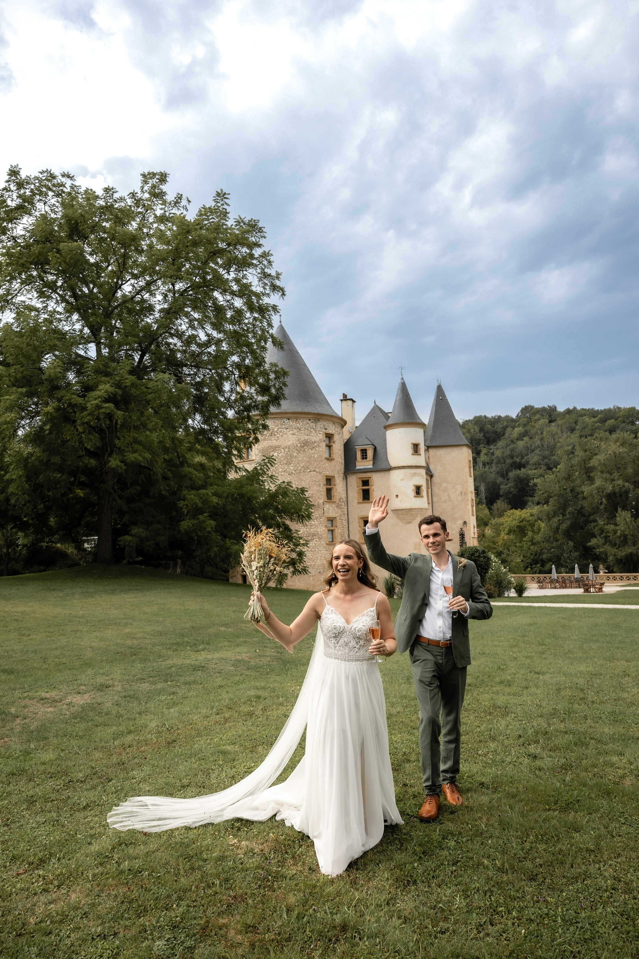 Rachel et Giles. Photo de mariage au Château de Saint-Martory. Eugénie Smirnova — photographe à Toulouse et dans le sud-ouest de la France