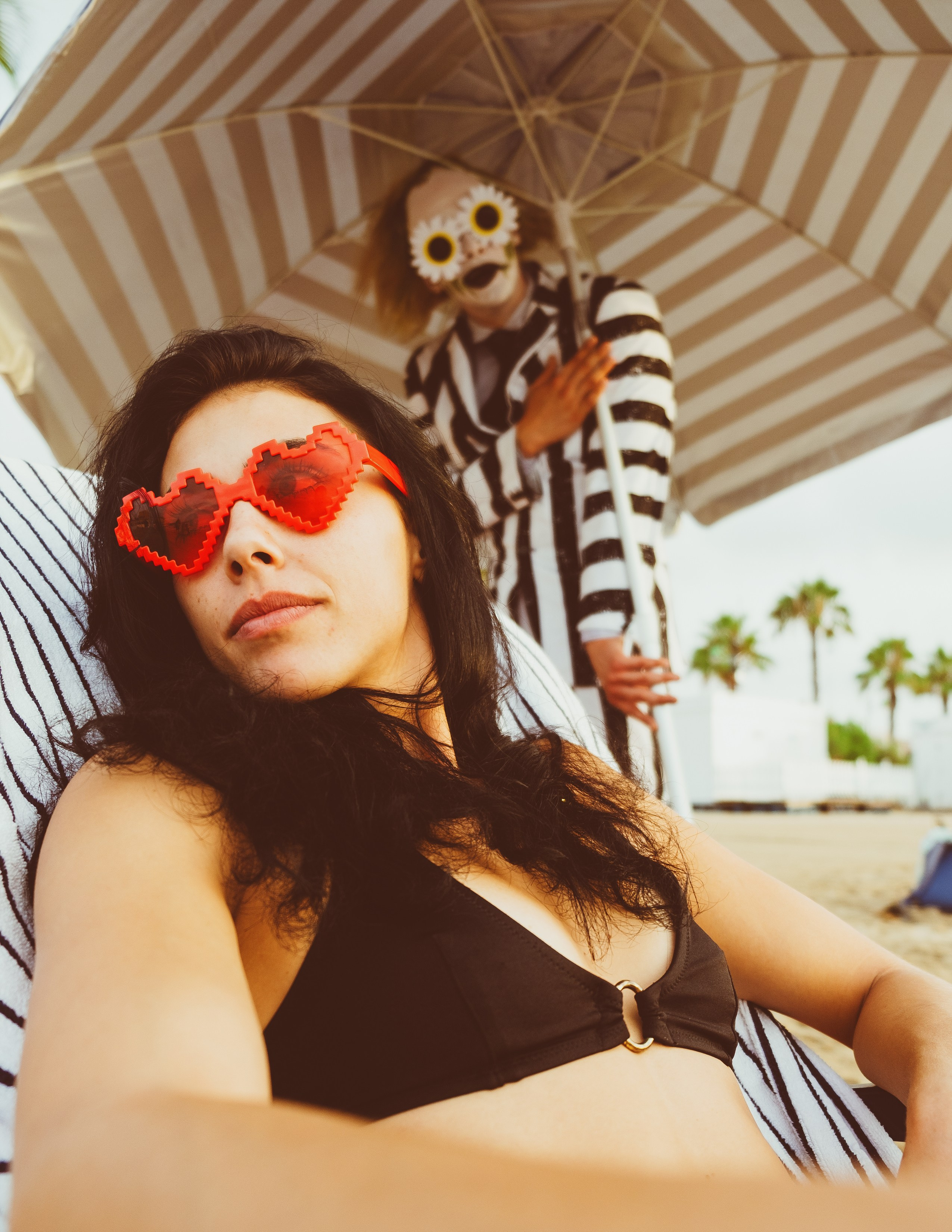 Beetlejuice на море: Экспериментальная фотосессия с цирковыми артистами — Фотограф Андрей Луковников