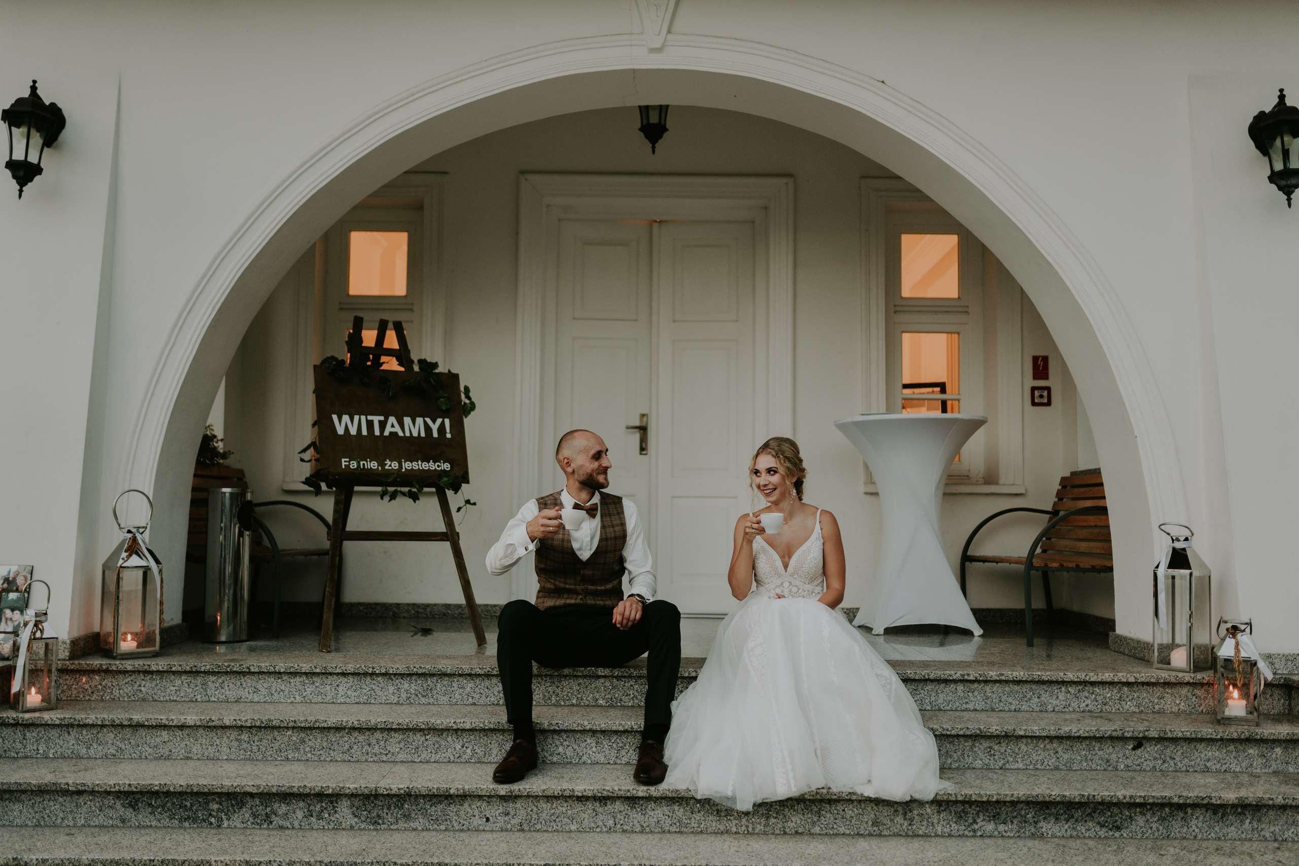 Dwór Wierzbno: plenerowy ślub pod wierzbą. Karkowskafoto - fotografia miłości