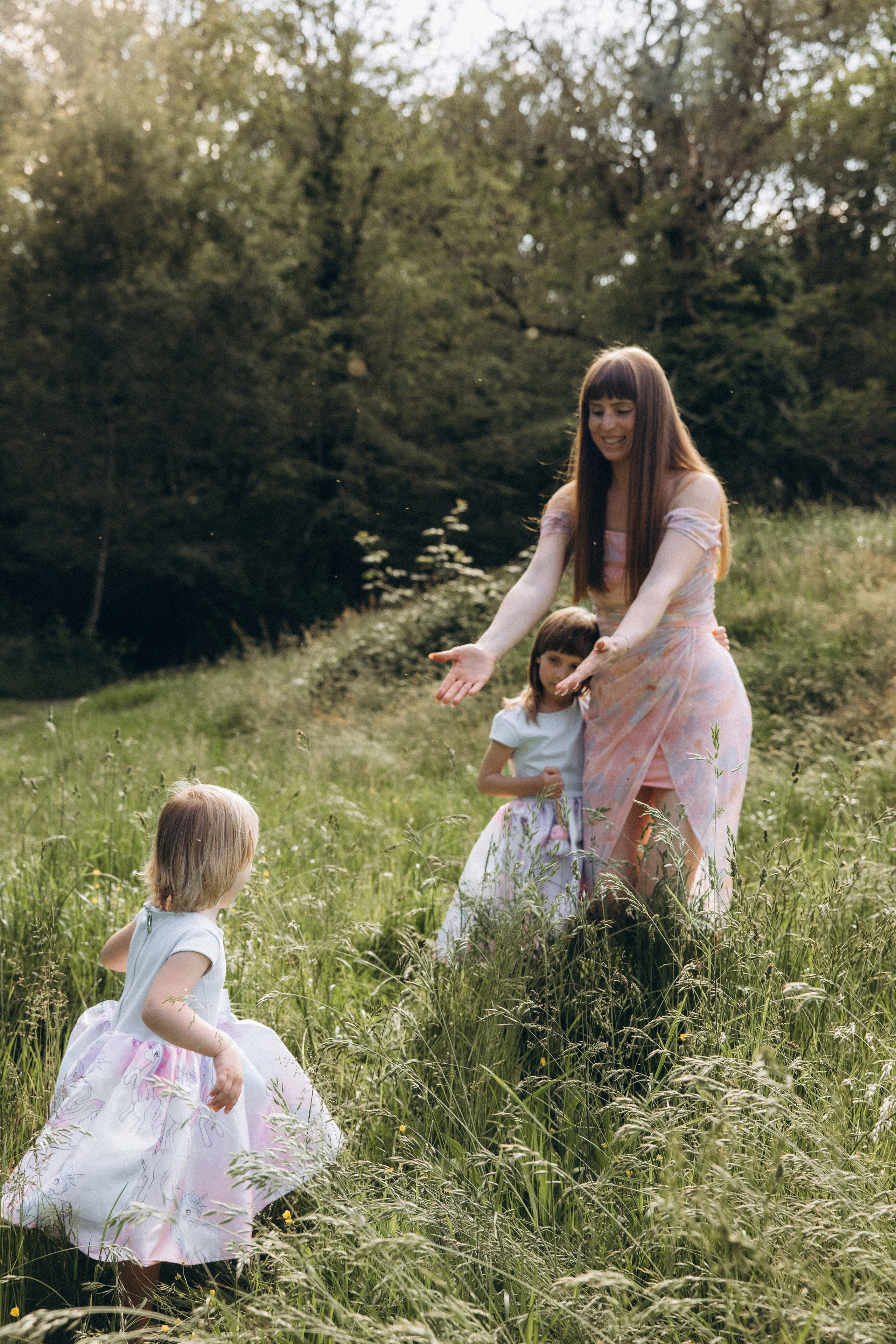Séance photo en famille Forêt de Bouconne. Eugénie Smirnova — photographe à Toulouse et dans le sud-ouest de la France