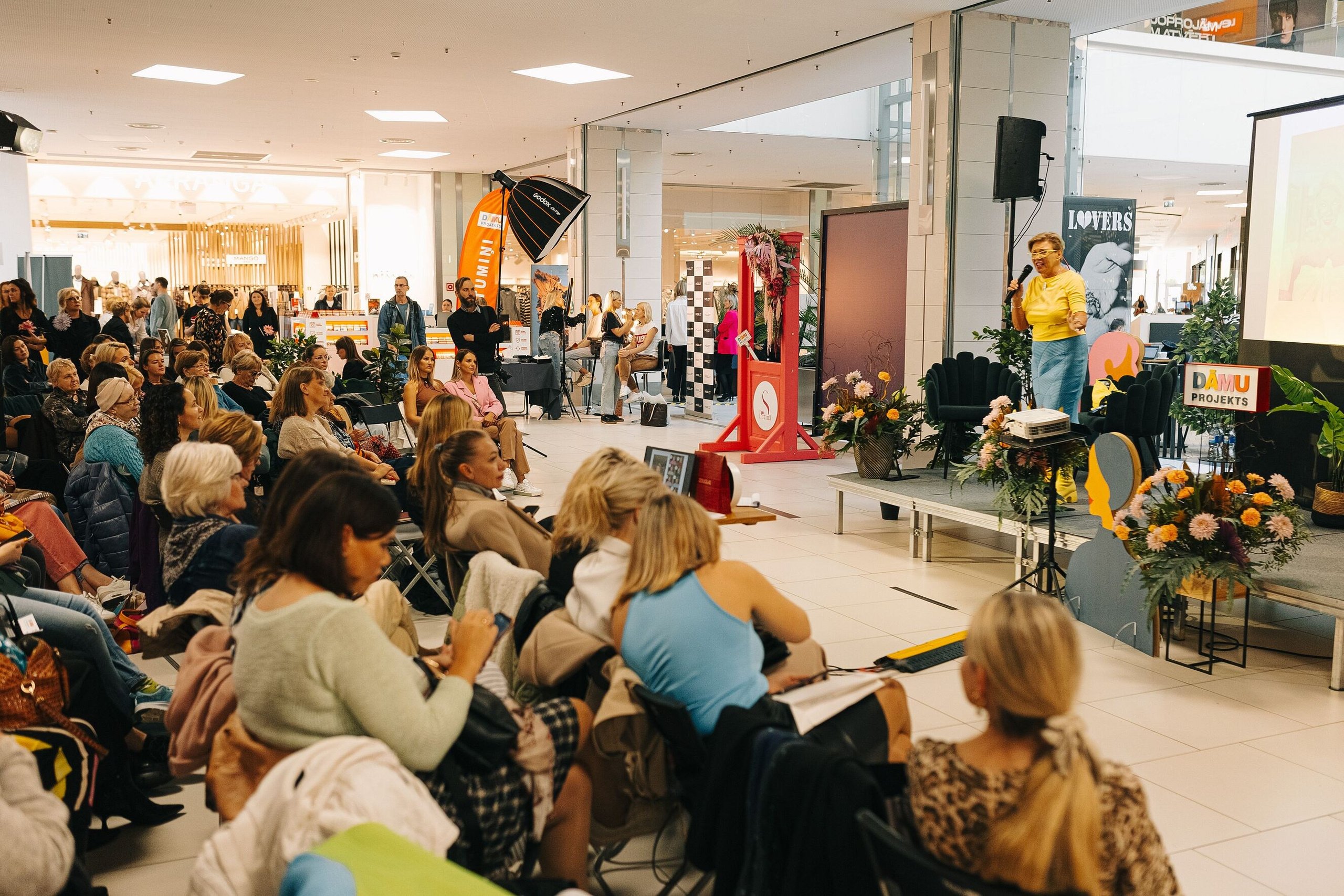 Dāmu Projekts iedvesmas diena sievietēm