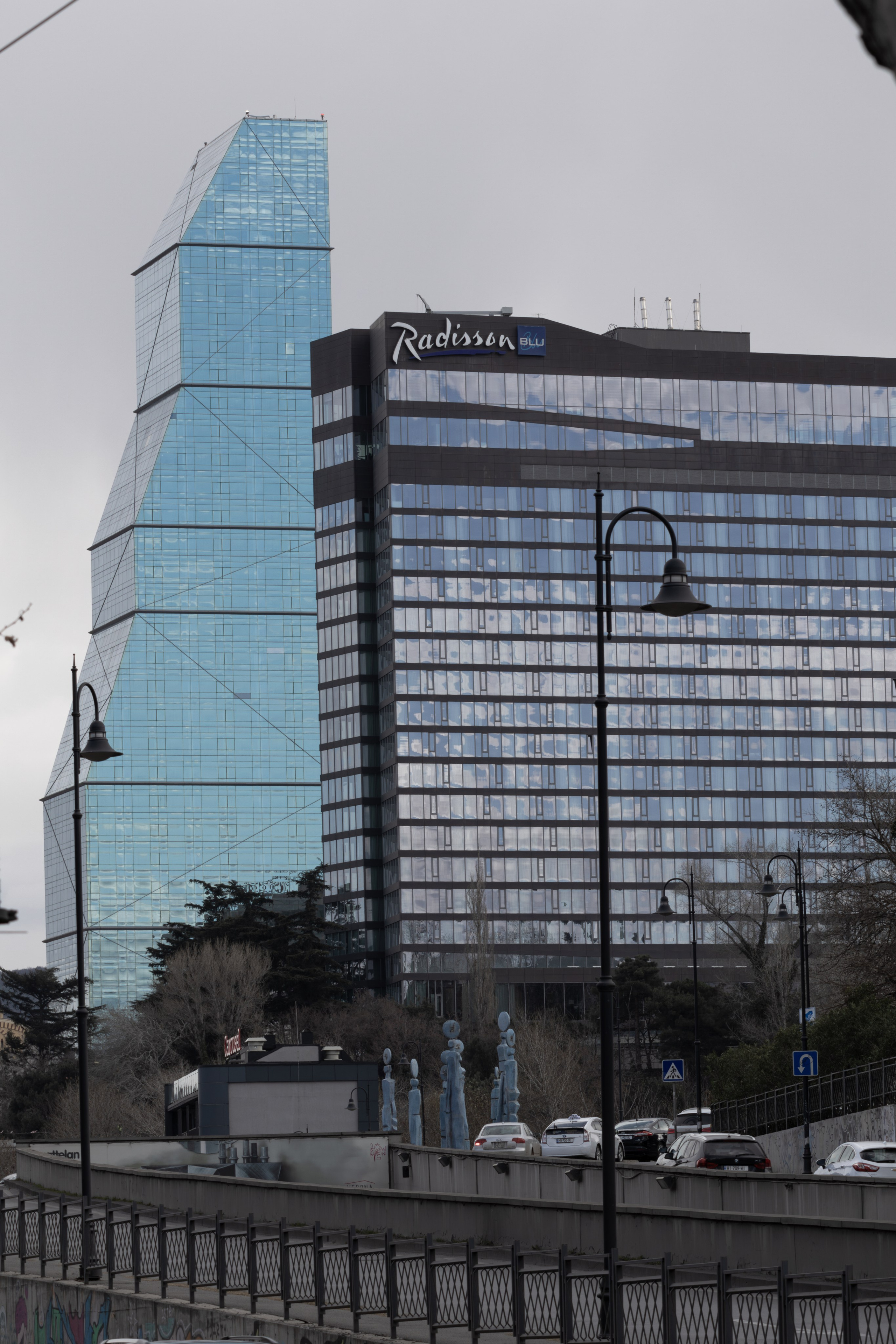 ფრთა ბუმბულისა და ფრთა რკინისა. FramefreeMan