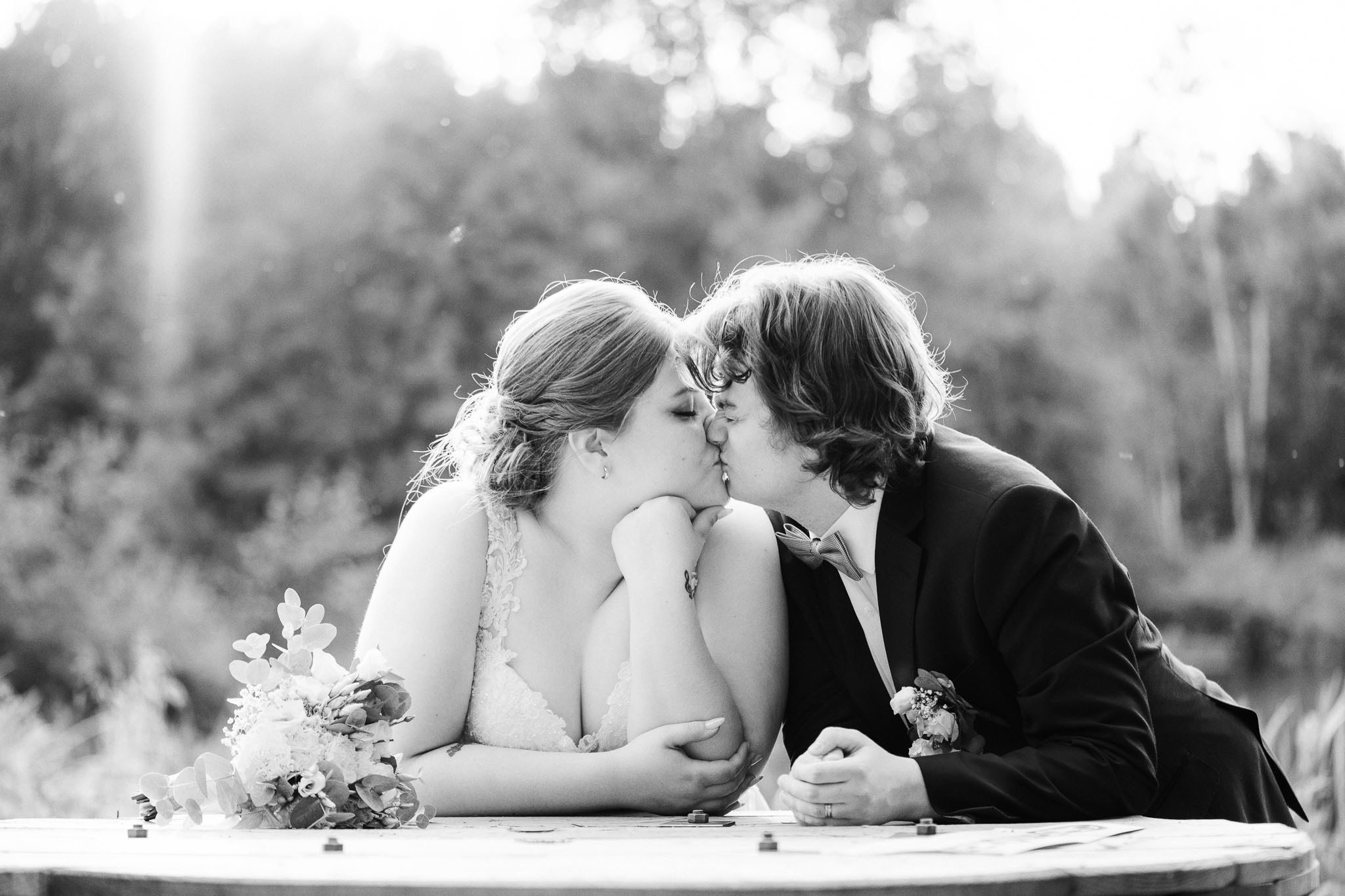 Häävalokuvaaja Helsingissä – Studiohappymoment | Romanttisia hetkiä