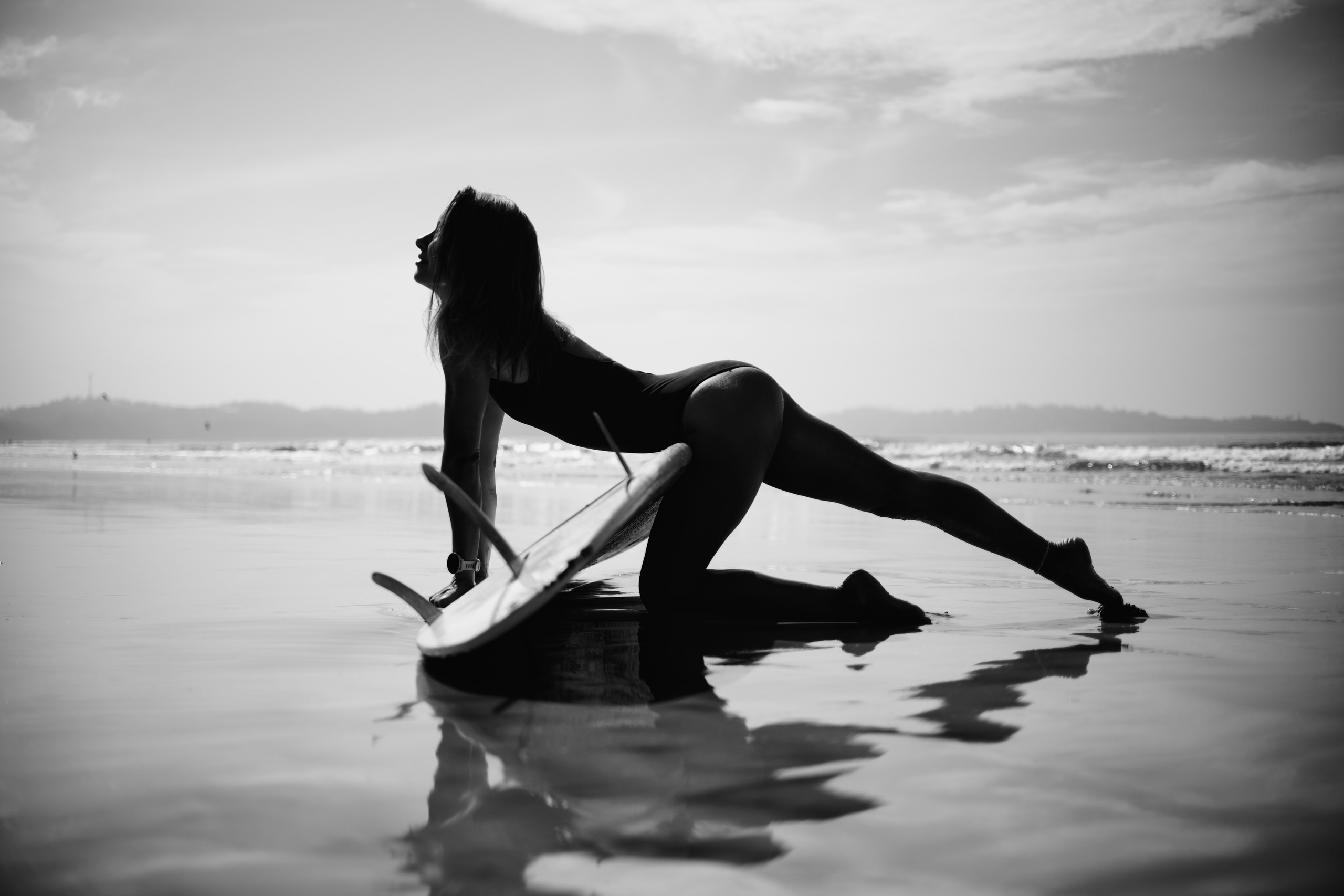 Photoshoot with a surfboard | BW