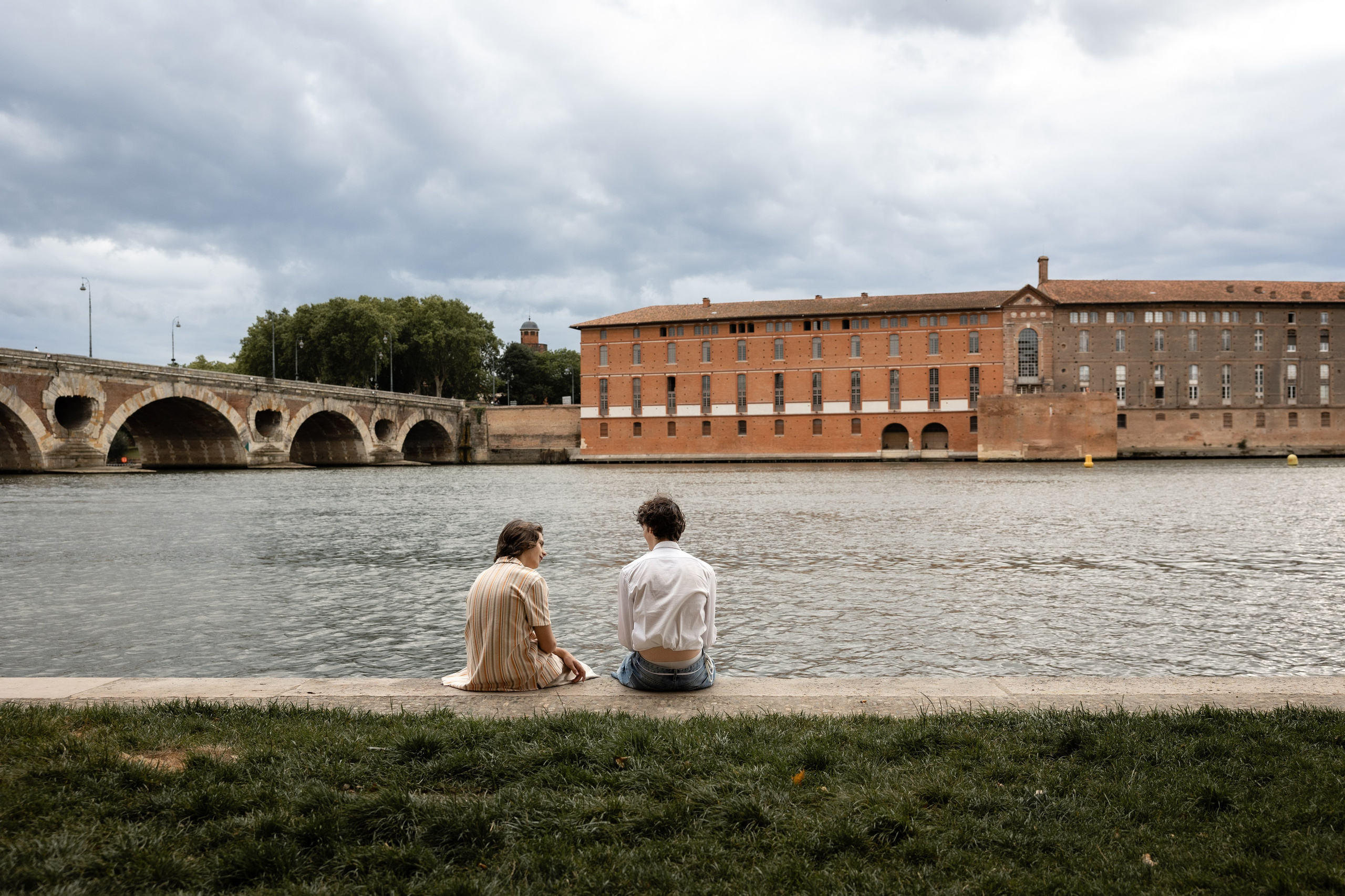 Séance photo de famille à Toulouse avec des ados. Eugénie Smirnova — photographe à Toulouse et dans le sud-ouest de la France