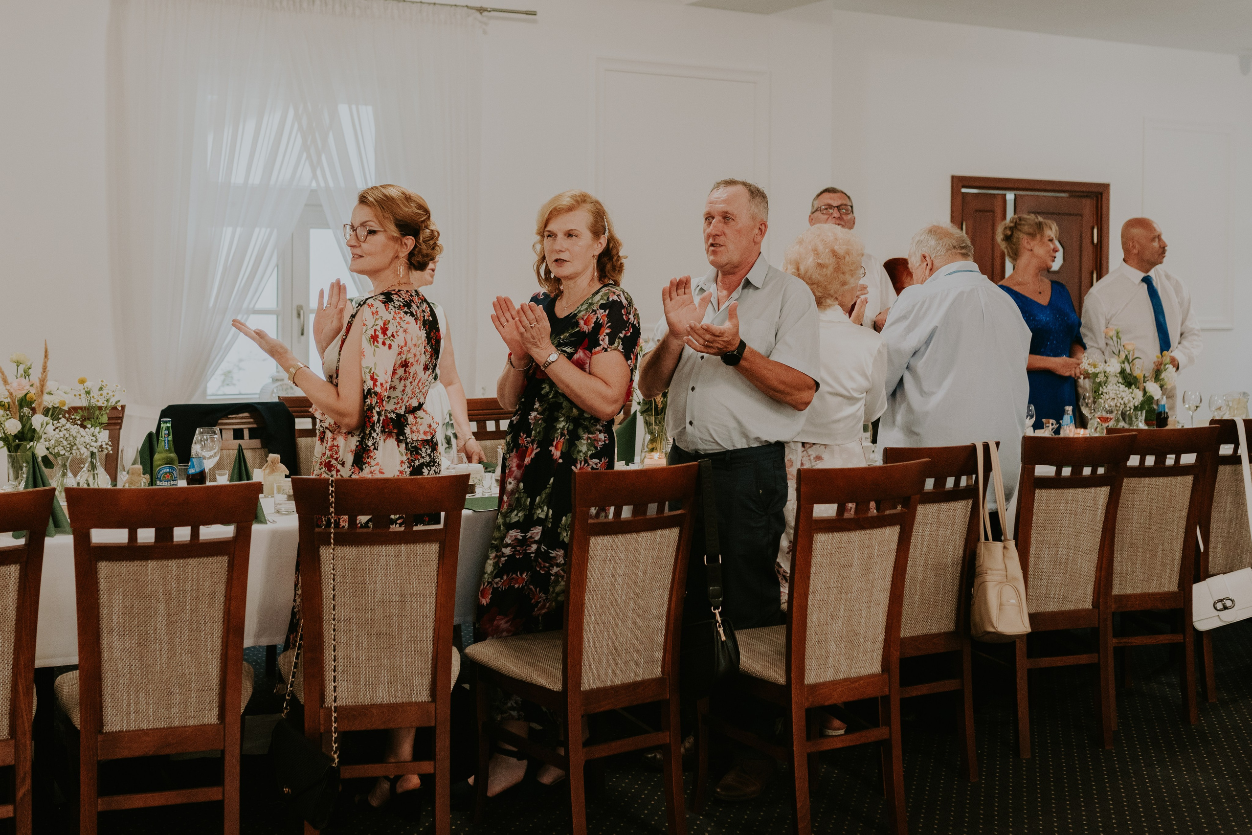 Dwór Wierzbno: plenerowy ślub pod wierzbą. Karkowskafoto - fotografia miłości