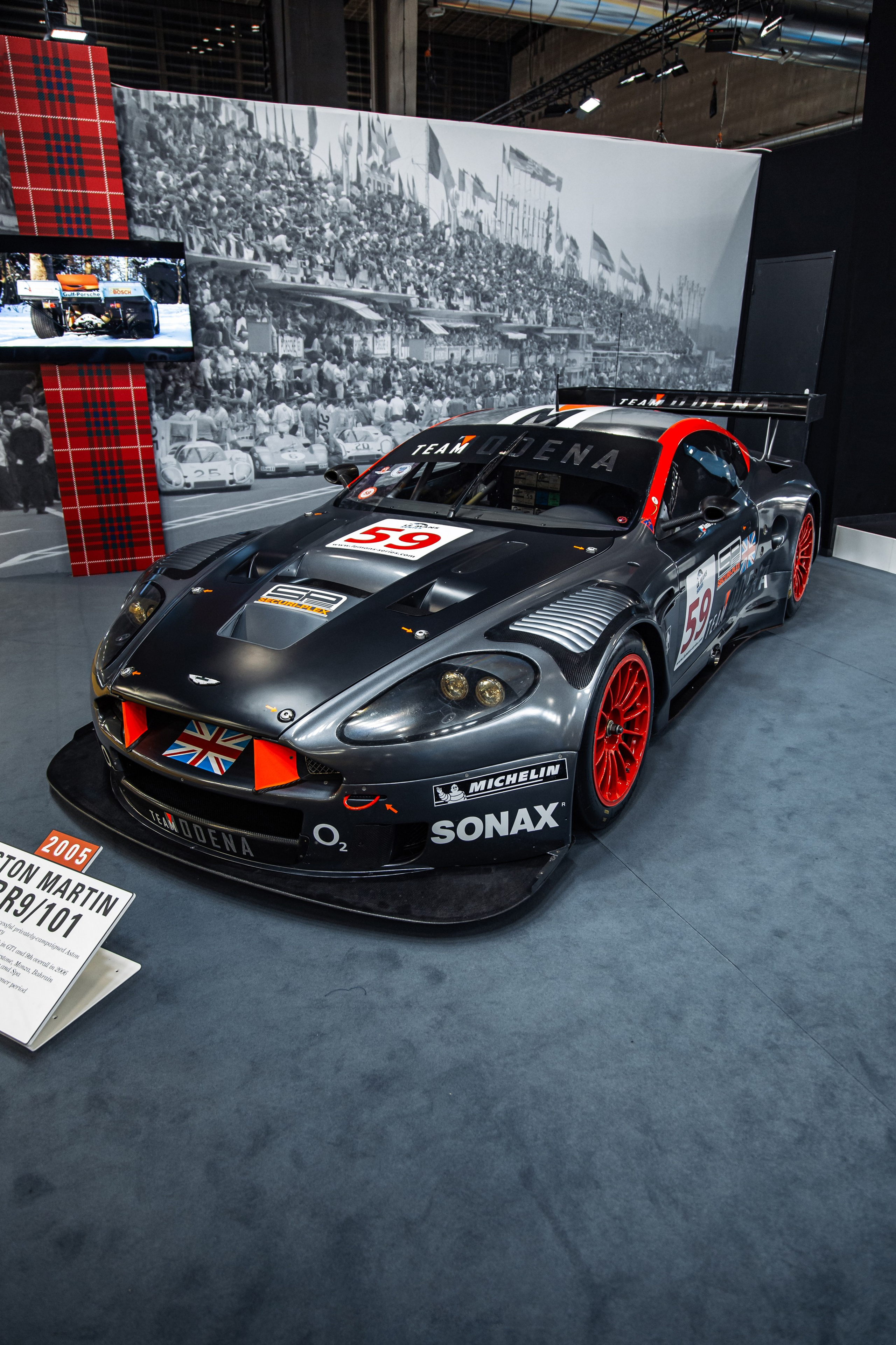 Retromobile 2023. Photographe de voitures à Paris — Vitalii Motruk