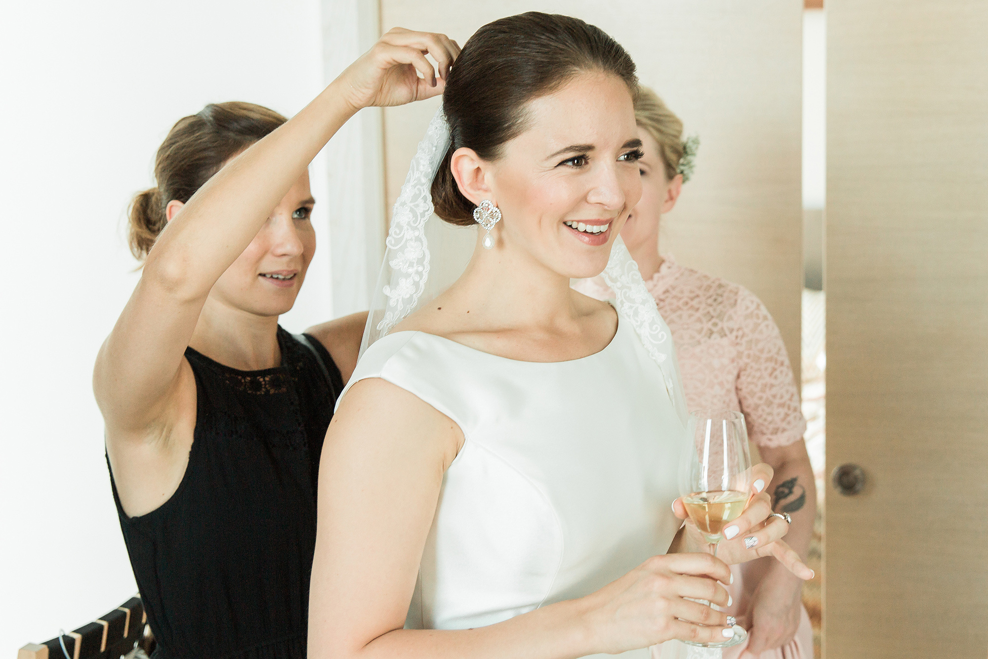 I&I, dokumentaarinen hääkuvaus Clarion hotel Helsinki, Särkänlinna