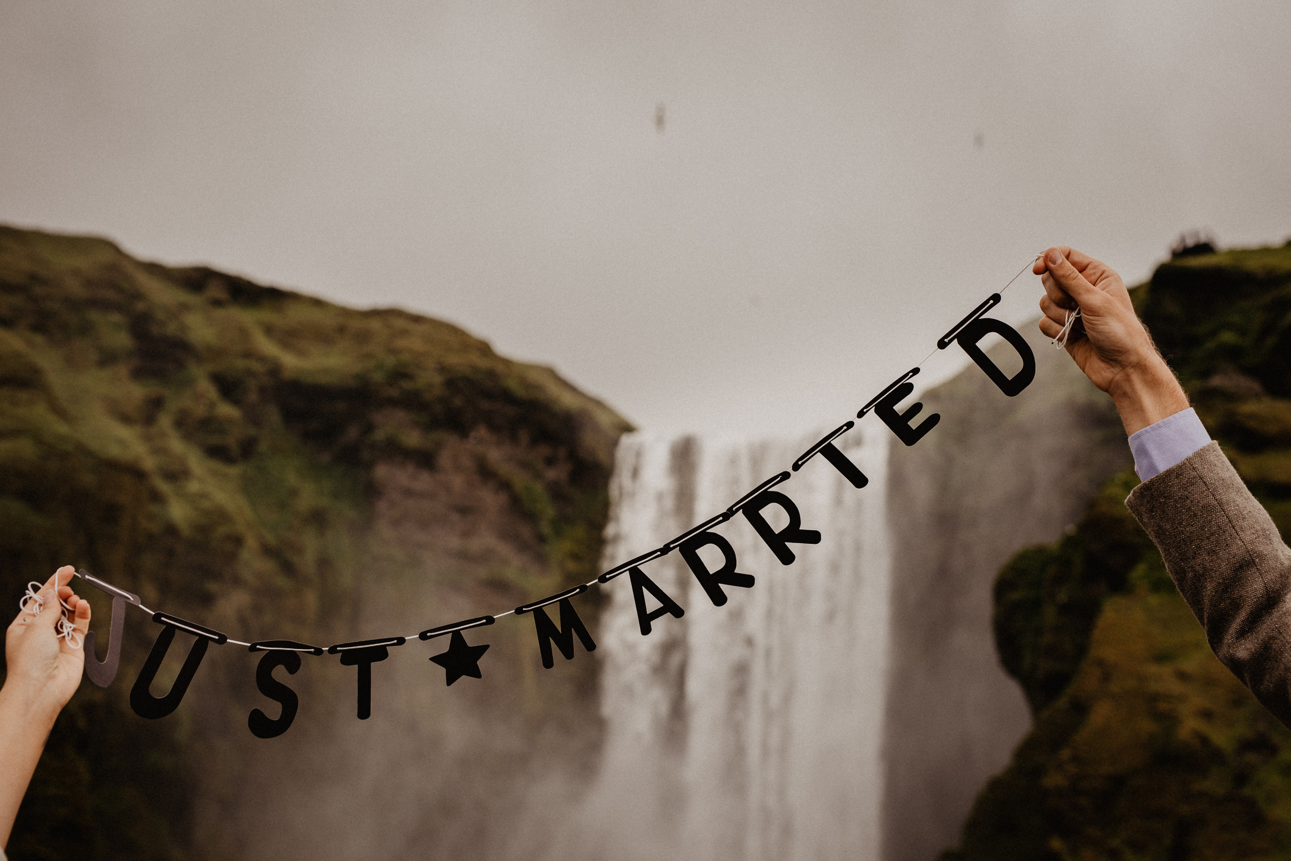 Samantha+Joris. Iceland elopement photographer & videographer
