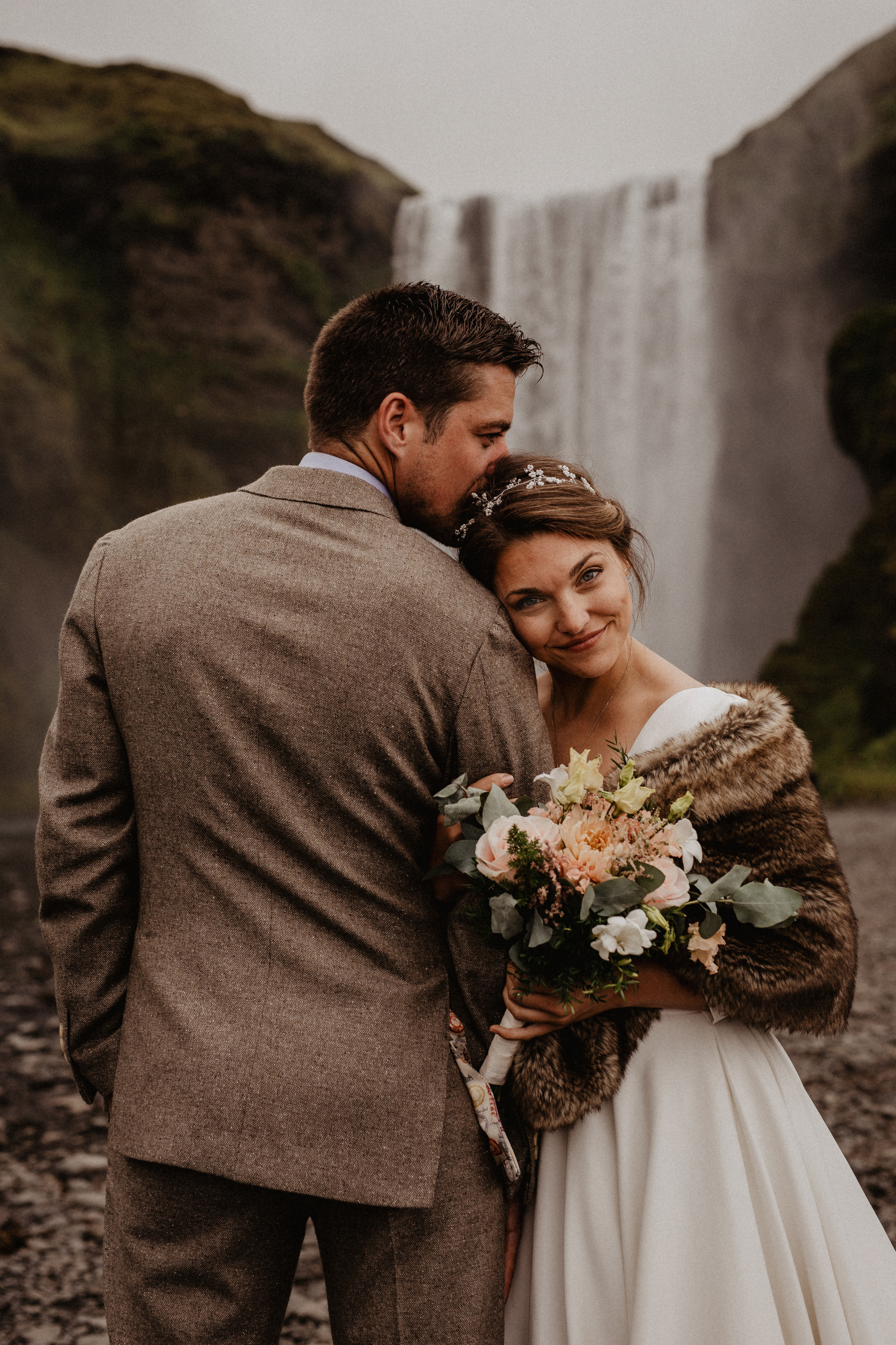 Samantha+Joris. Iceland elopement photographer & videographer