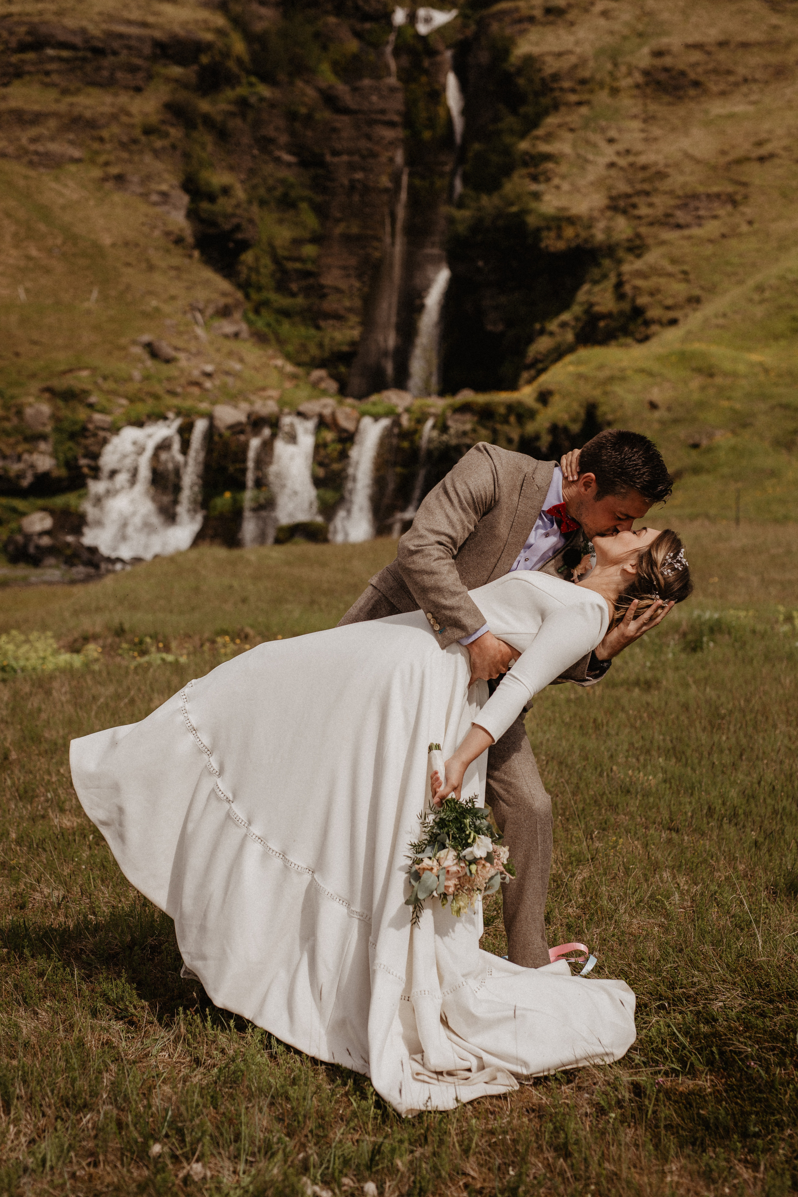 Samantha+Joris. Iceland elopement photographer & videographer