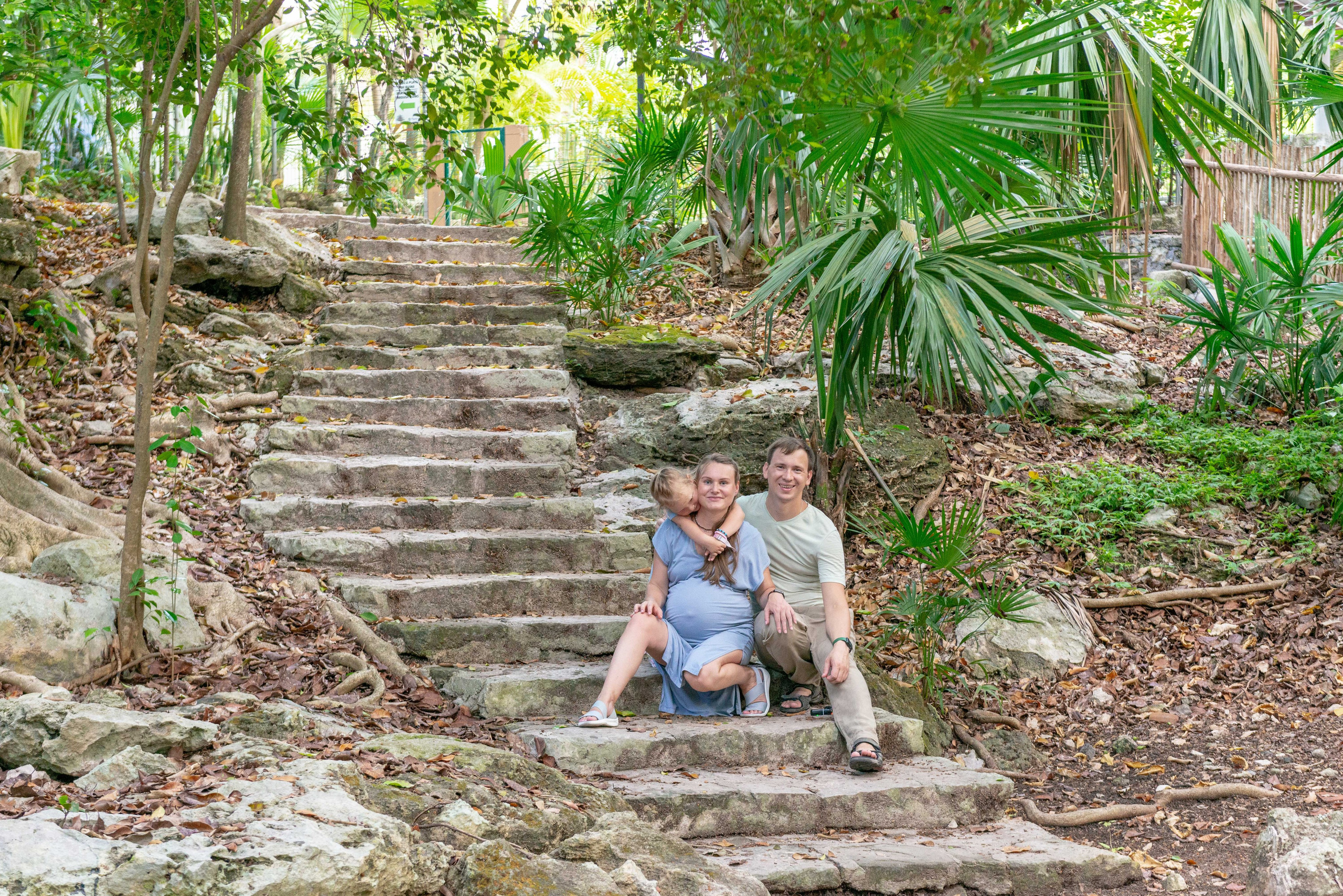 Sesión de Fotos Familiar de Embarazo: La Espera de un Nuevo Milagro. FOTÓGRAFO MÉXICO QUINTANA ROO