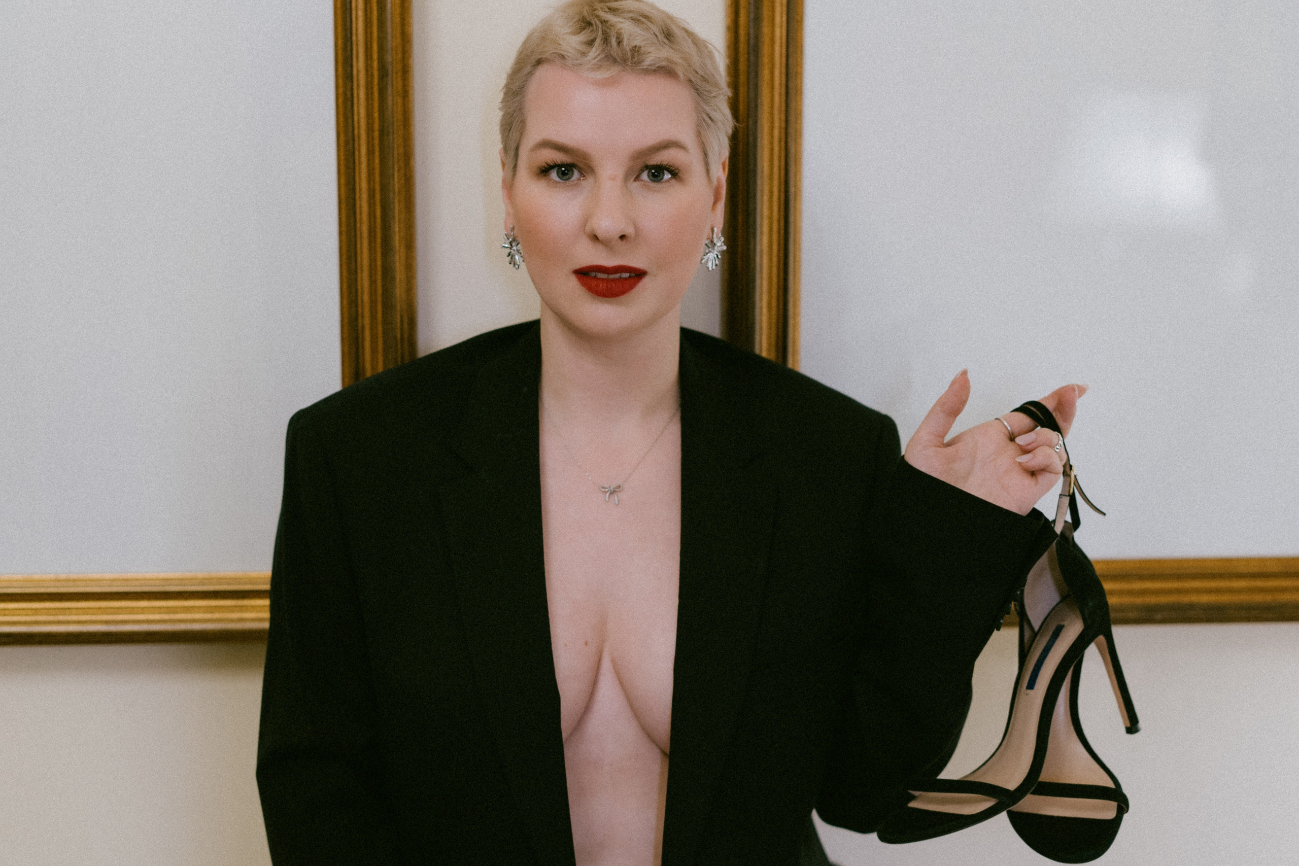 Luxury Boudoir Photography NYC | Four Seasons Hotel Photo Sessions. Videographer and photographer in New York // MAKAROV.VIDEO