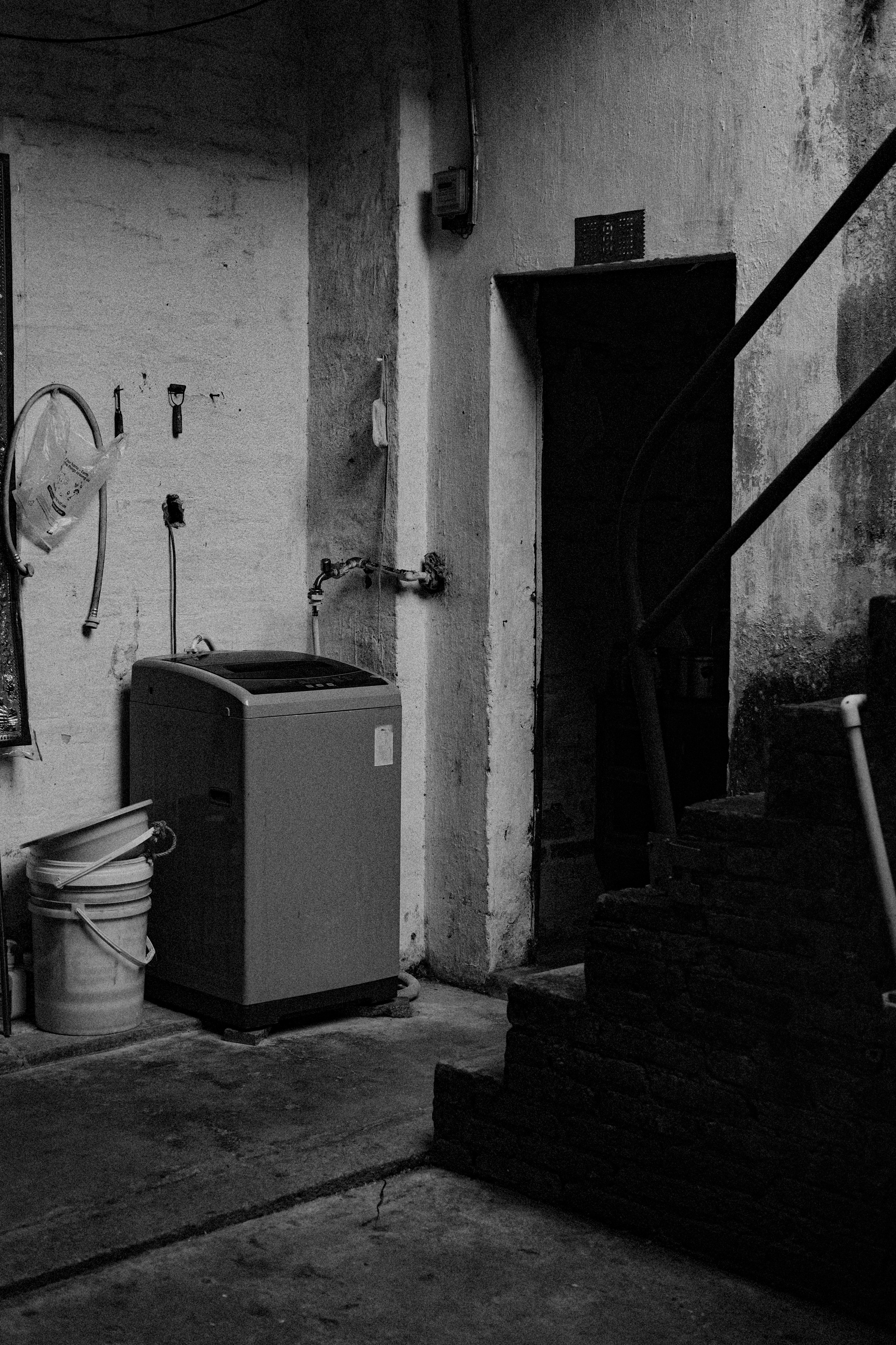 Monochrome Magic: Jiangmen Street Photography. 中国街头摄影 | The Streets of China Through My Eyes | 深圳