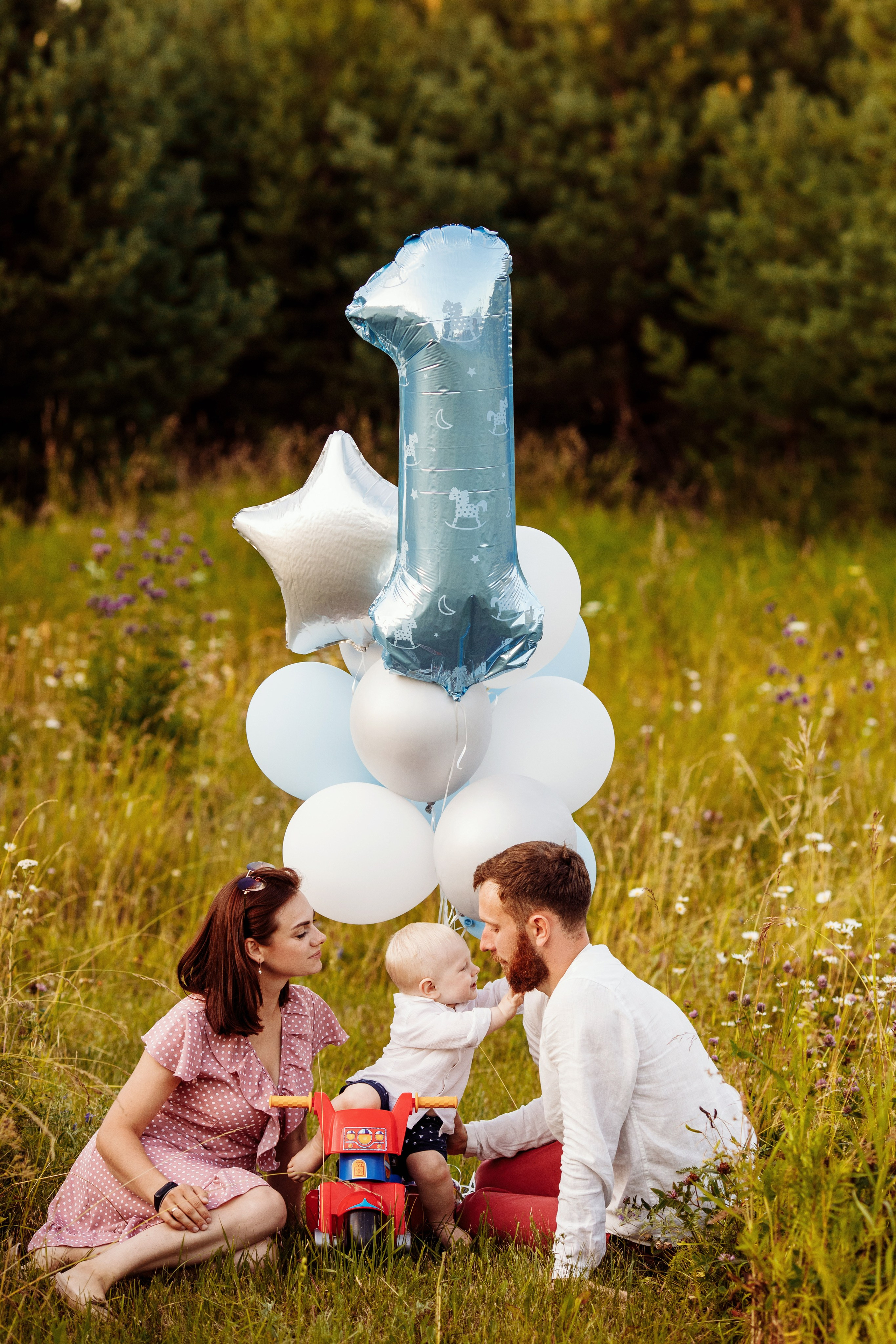 Outdoor First Birthday Photoshoot – Fun & Playful Moments. Alisa Tant — Family and newborn photographer Bucks County, Montgomery county, Philadelphia, NJ